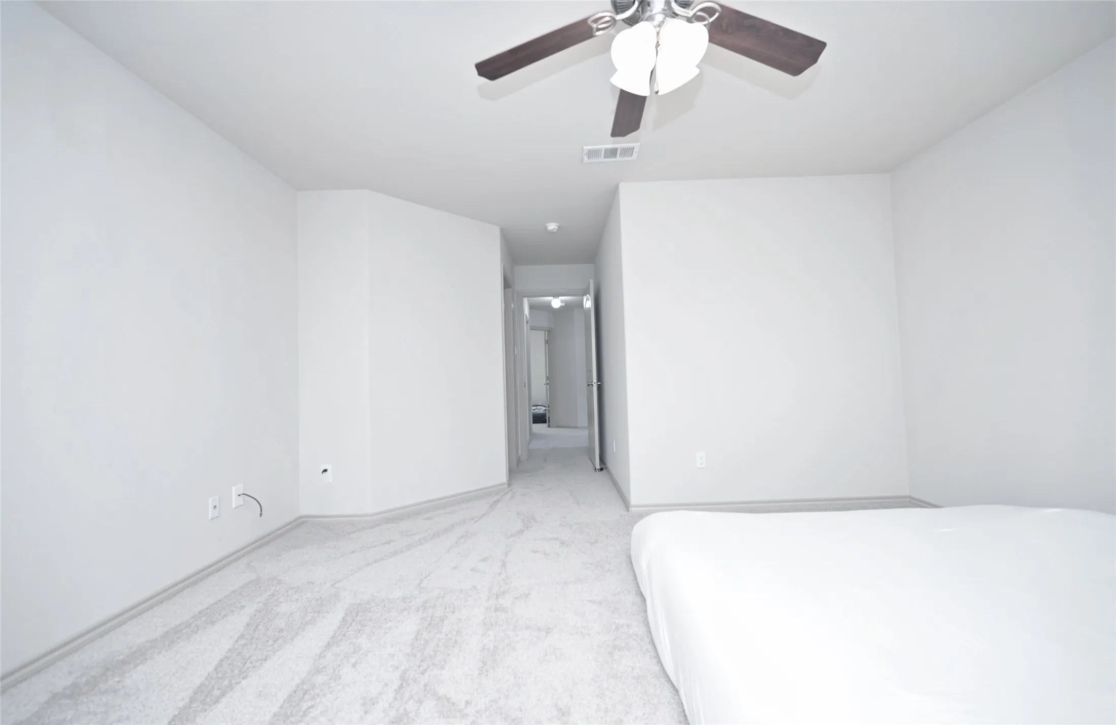 Single Family Residence For Sale in Tarrant County , 5300 Britton Ridge Lane, Fort Worth, Texas 76179, 3 Bedroom, 3 Bathroom, 2 Garage spaces, 1,750 Sqft, built in 2009, mls#21358509, Real Estate Agent in Fort Worth, Homes For Sale in Tarrant county, Homes For Sale in Fort Worth, Realtor in Fort Worth Texas, Real Estate Brokerage Independent Realty Texas, Luminita Cordes Realtor