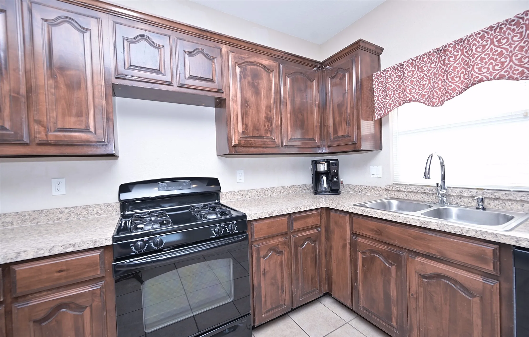 Single Family Residence For Sale in Tarrant County , 5300 Britton Ridge Lane, Fort Worth, Texas 76179, 3 Bedroom, 3 Bathroom, 2 Garage spaces, 1,750 Sqft, built in 2009, mls#21358509, Real Estate Agent in Fort Worth, Homes For Sale in Tarrant county, Homes For Sale in Fort Worth, Realtor in Fort Worth Texas, Real Estate Brokerage Independent Realty Texas, Luminita Cordes Realtor