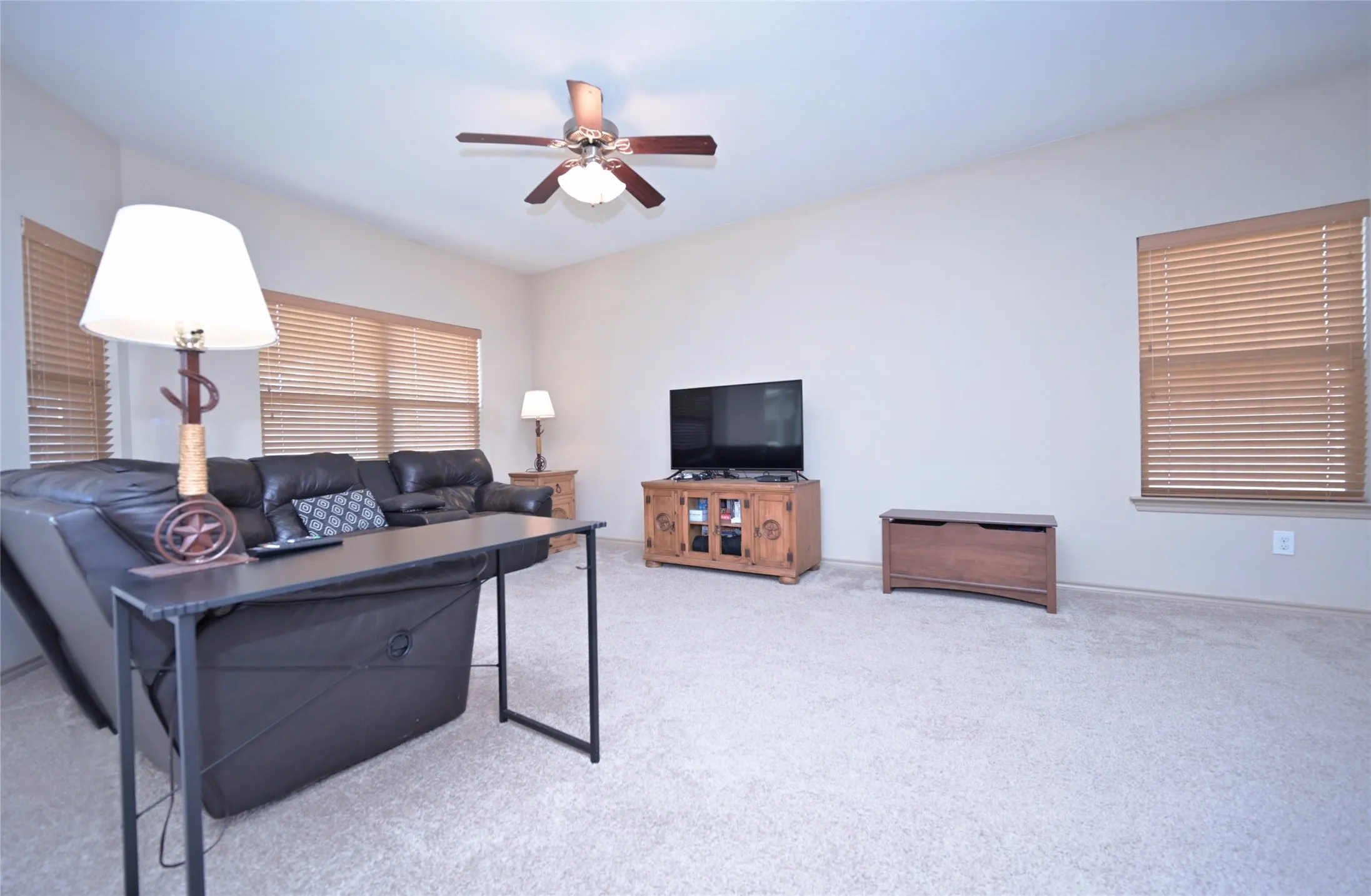 Single Family Residence For Sale in Tarrant County , 5300 Britton Ridge Lane, Fort Worth, Texas 76179, 3 Bedroom, 3 Bathroom, 2 Garage spaces, 1,750 Sqft, built in 2009, mls#21358509, Real Estate Agent in Fort Worth, Homes For Sale in Tarrant county, Homes For Sale in Fort Worth, Realtor in Fort Worth Texas, Real Estate Brokerage Independent Realty Texas, Luminita Cordes Realtor