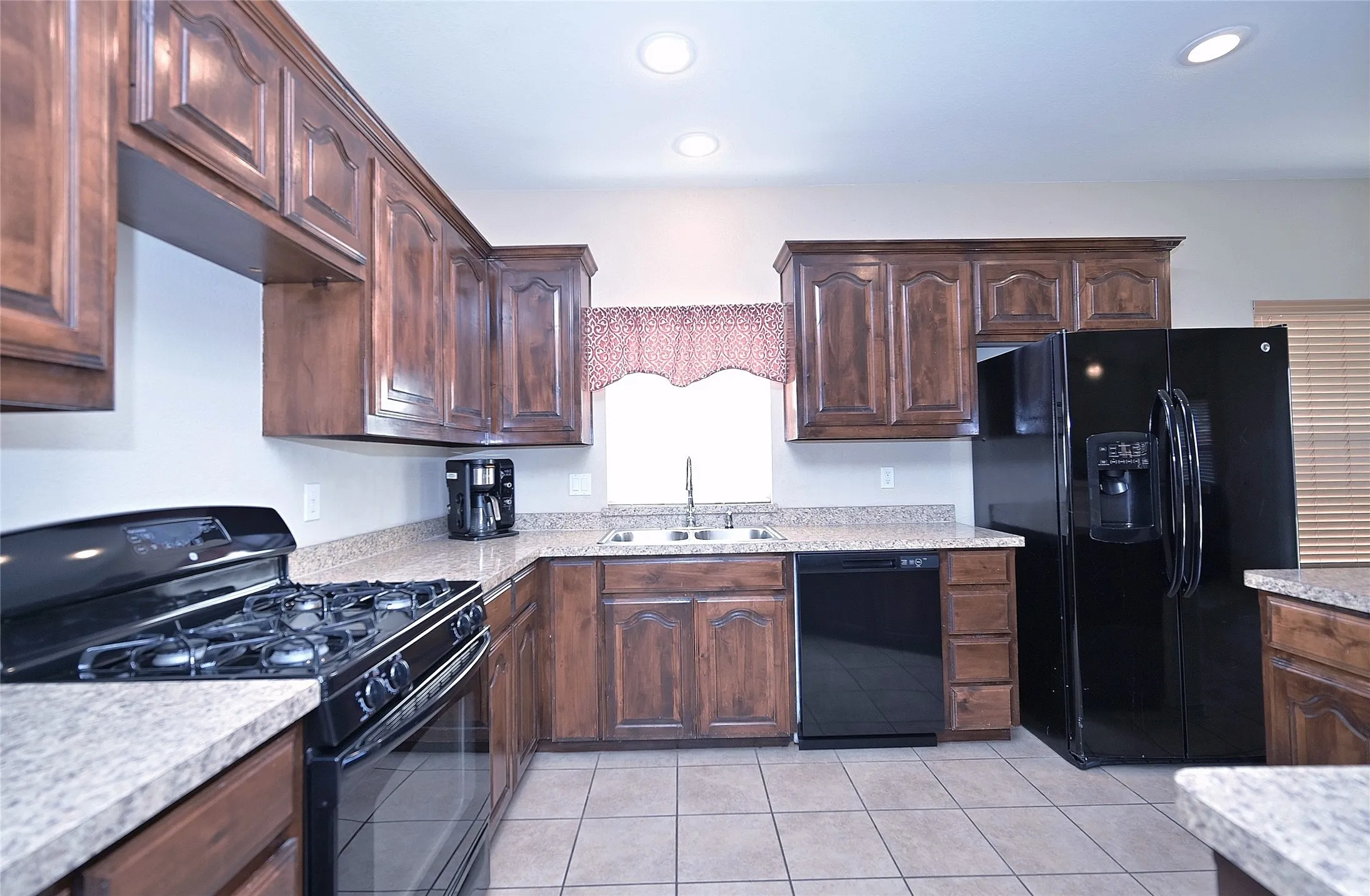 Single Family Residence For Sale in Tarrant County , 5300 Britton Ridge Lane, Fort Worth, Texas 76179, 3 Bedroom, 3 Bathroom, 2 Garage spaces, 1,750 Sqft, built in 2009, mls#21358509, Real Estate Agent in Fort Worth, Homes For Sale in Tarrant county, Homes For Sale in Fort Worth, Realtor in Fort Worth Texas, Real Estate Brokerage Independent Realty Texas, Luminita Cordes Realtor
