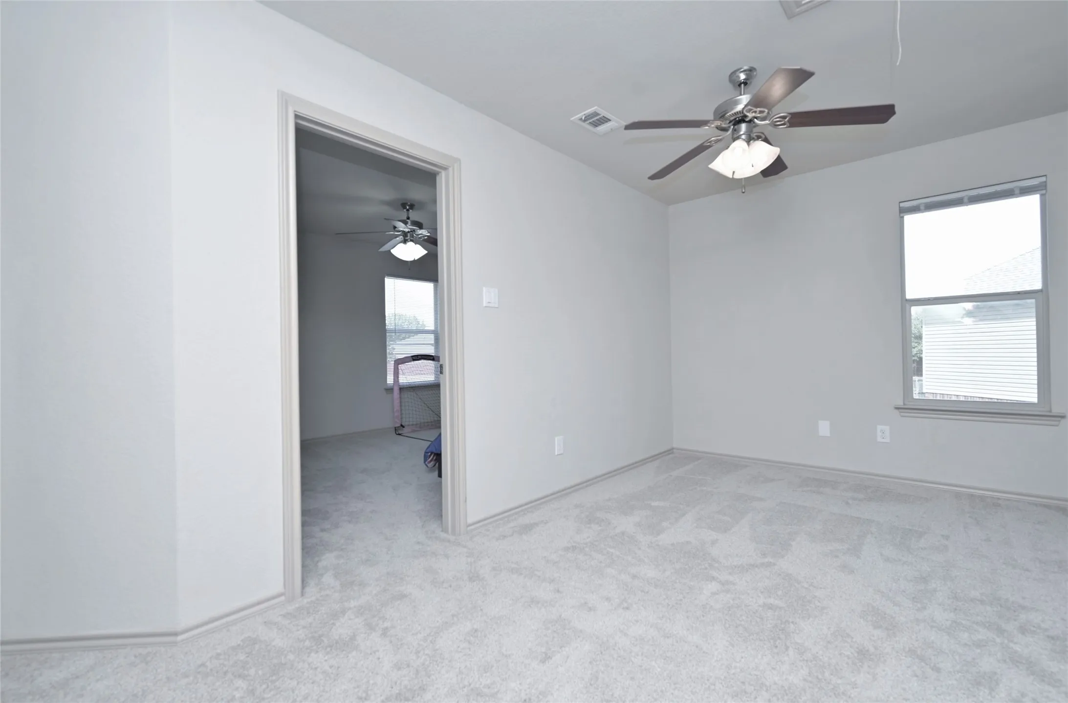 Single Family Residence For Sale in Tarrant County , 5300 Britton Ridge Lane, Fort Worth, Texas 76179, 3 Bedroom, 3 Bathroom, 2 Garage spaces, 1,750 Sqft, built in 2009, mls#21358509, Real Estate Agent in Fort Worth, Homes For Sale in Tarrant county, Homes For Sale in Fort Worth, Realtor in Fort Worth Texas, Real Estate Brokerage Independent Realty Texas, Luminita Cordes Realtor