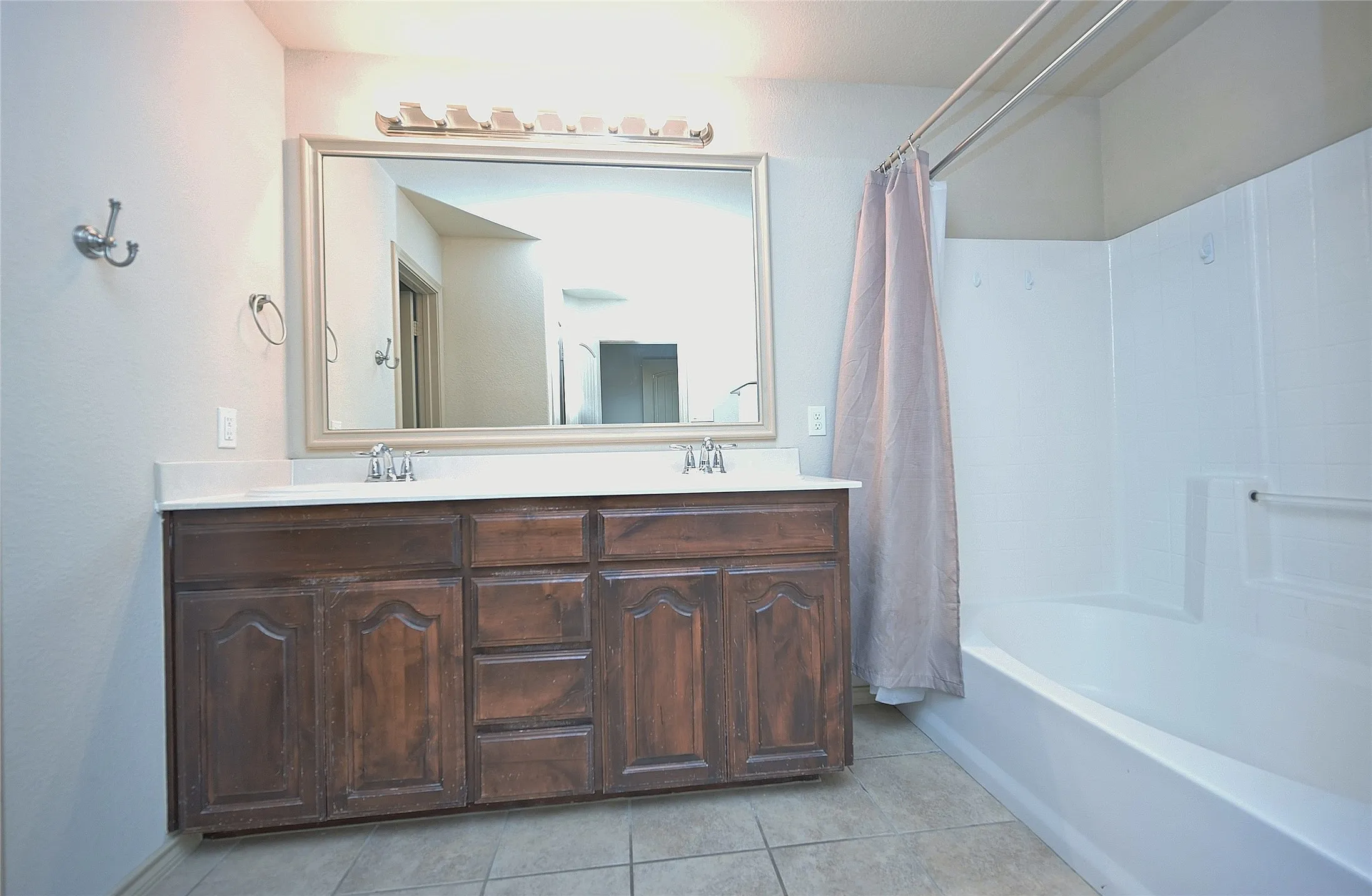 Single Family Residence For Sale in Tarrant County , 5300 Britton Ridge Lane, Fort Worth, Texas 76179, 3 Bedroom, 3 Bathroom, 2 Garage spaces, 1,750 Sqft, built in 2009, mls#21358509, Real Estate Agent in Fort Worth, Homes For Sale in Tarrant county, Homes For Sale in Fort Worth, Realtor in Fort Worth Texas, Real Estate Brokerage Independent Realty Texas, Luminita Cordes Realtor