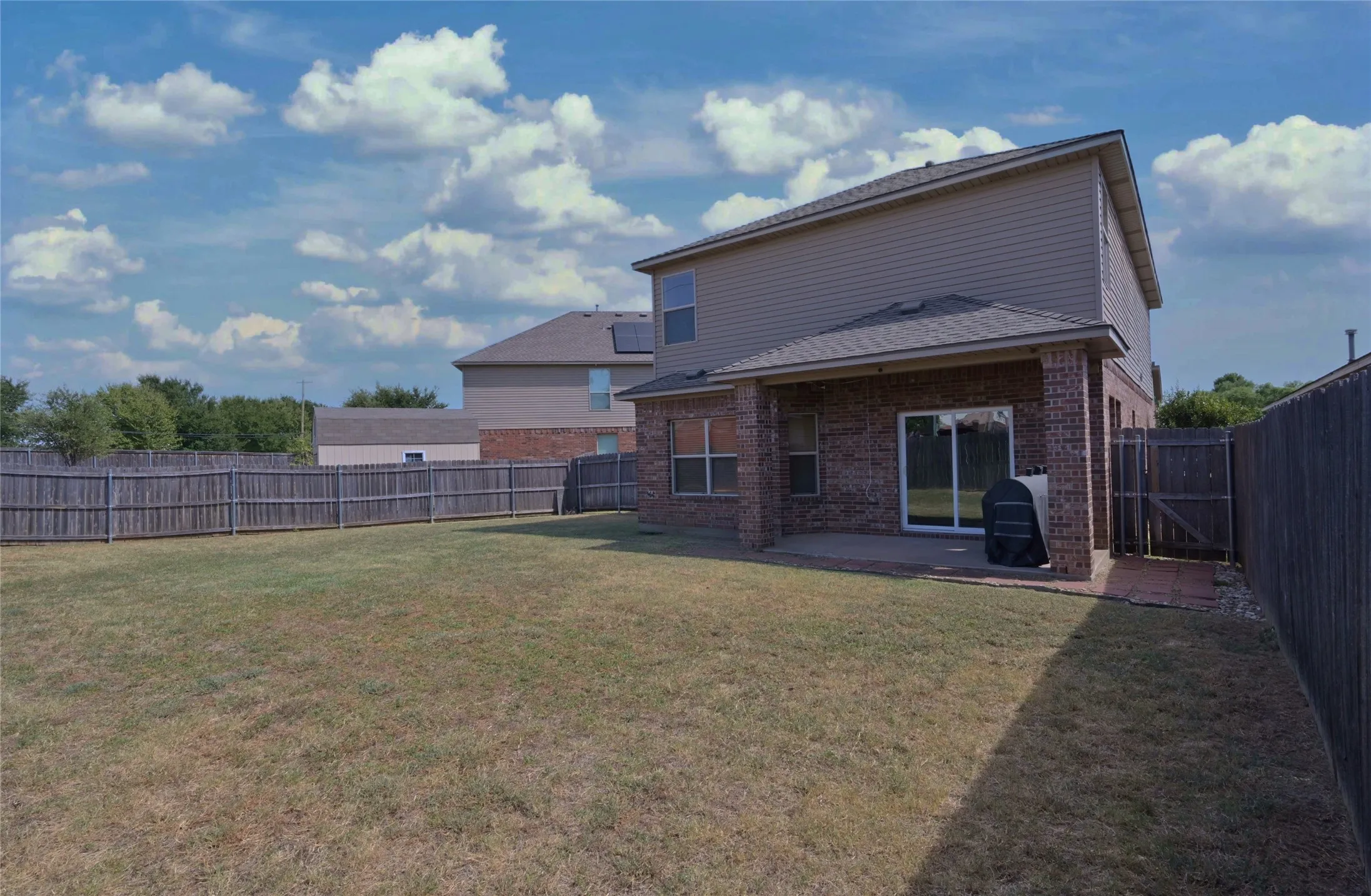 Single Family Residence For Sale in Tarrant County , 5300 Britton Ridge Lane, Fort Worth, Texas 76179, 3 Bedroom, 3 Bathroom, 2 Garage spaces, 1,750 Sqft, built in 2009, mls#21358509, Real Estate Agent in Fort Worth, Homes For Sale in Tarrant county, Homes For Sale in Fort Worth, Realtor in Fort Worth Texas, Real Estate Brokerage Independent Realty Texas, Luminita Cordes Realtor