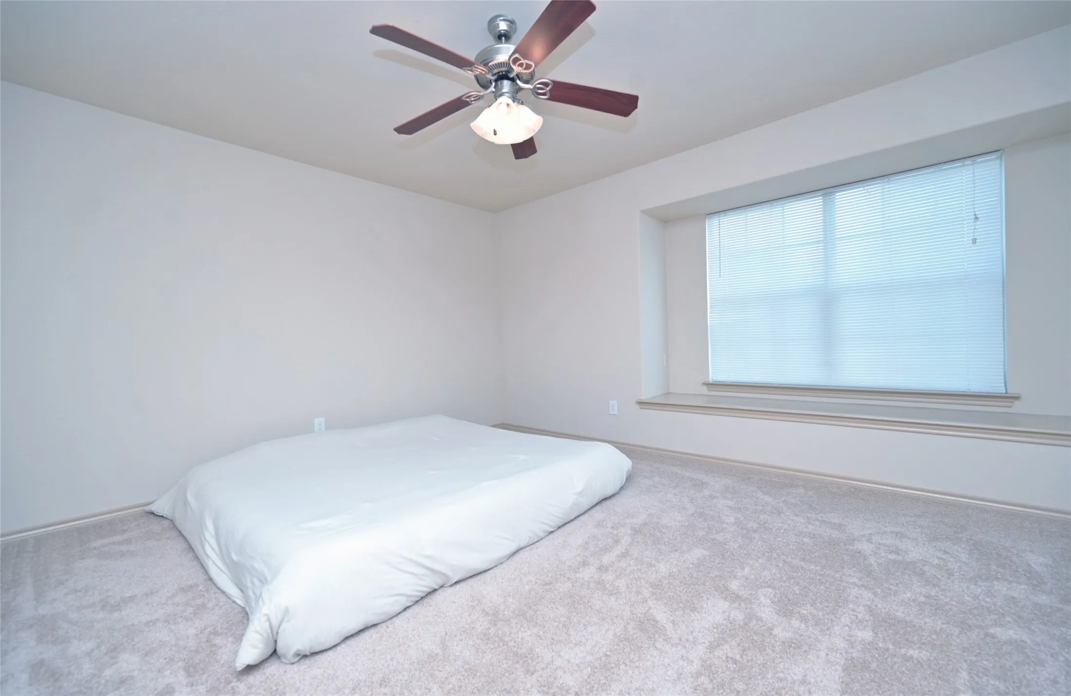 Single Family Residence For Sale in Tarrant County , 5300 Britton Ridge Lane, Fort Worth, Texas 76179, 3 Bedroom, 3 Bathroom, 2 Garage spaces, 1,750 Sqft, built in 2009, mls#21358509, Real Estate Agent in Fort Worth, Homes For Sale in Tarrant county, Homes For Sale in Fort Worth, Realtor in Fort Worth Texas, Real Estate Brokerage Independent Realty Texas, Luminita Cordes Realtor