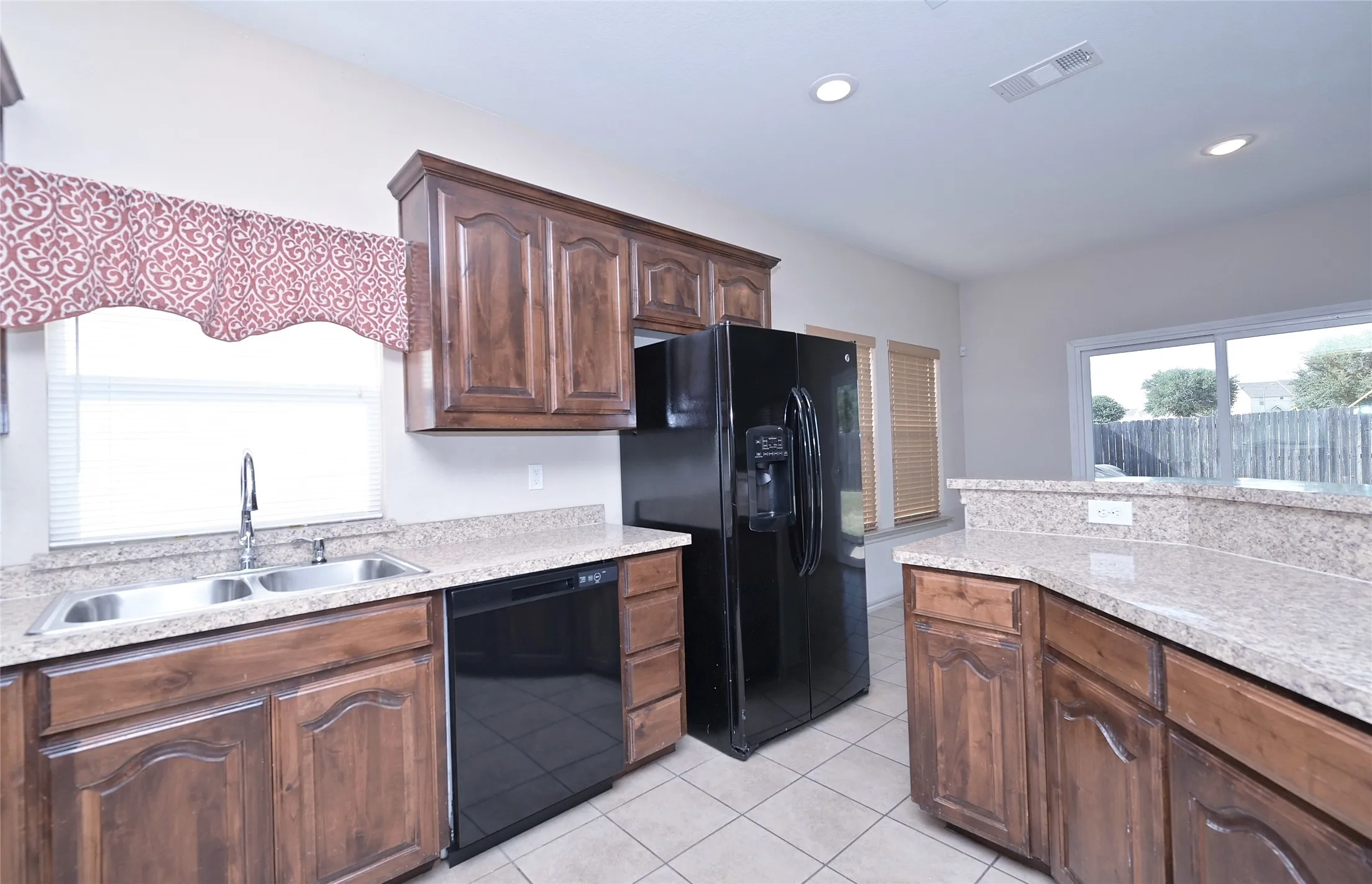 Single Family Residence For Sale in Tarrant County , 5300 Britton Ridge Lane, Fort Worth, Texas 76179, 3 Bedroom, 3 Bathroom, 2 Garage spaces, 1,750 Sqft, built in 2009, mls#21358509, Real Estate Agent in Fort Worth, Homes For Sale in Tarrant county, Homes For Sale in Fort Worth, Realtor in Fort Worth Texas, Real Estate Brokerage Independent Realty Texas, Luminita Cordes Realtor