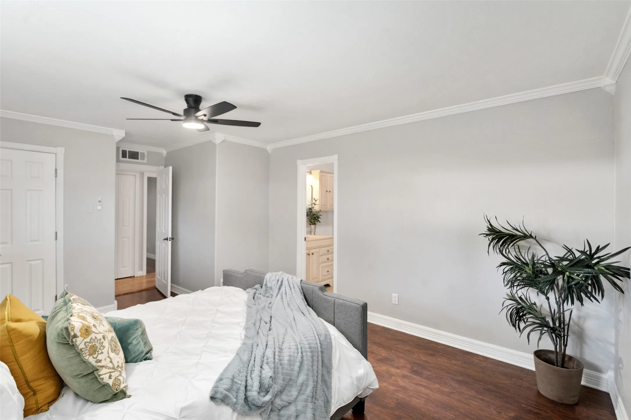 Single Family Residence For Rent in Dallas County , 1637 Dell Oak Drive, Garland, Texas 75040, 3 Bedroom, 2 Bathroom, 1 Garage spaces, 1,444 Sqft, built in 1974, mls#21384204, Real Estate Agent in Garland, Homes For Rent in Dallas county, Homes For Rent in Garland, Realtor in Garland Texas, Real Estate Brokerage Independent Realty Texas, Luminita Cordes Realtor