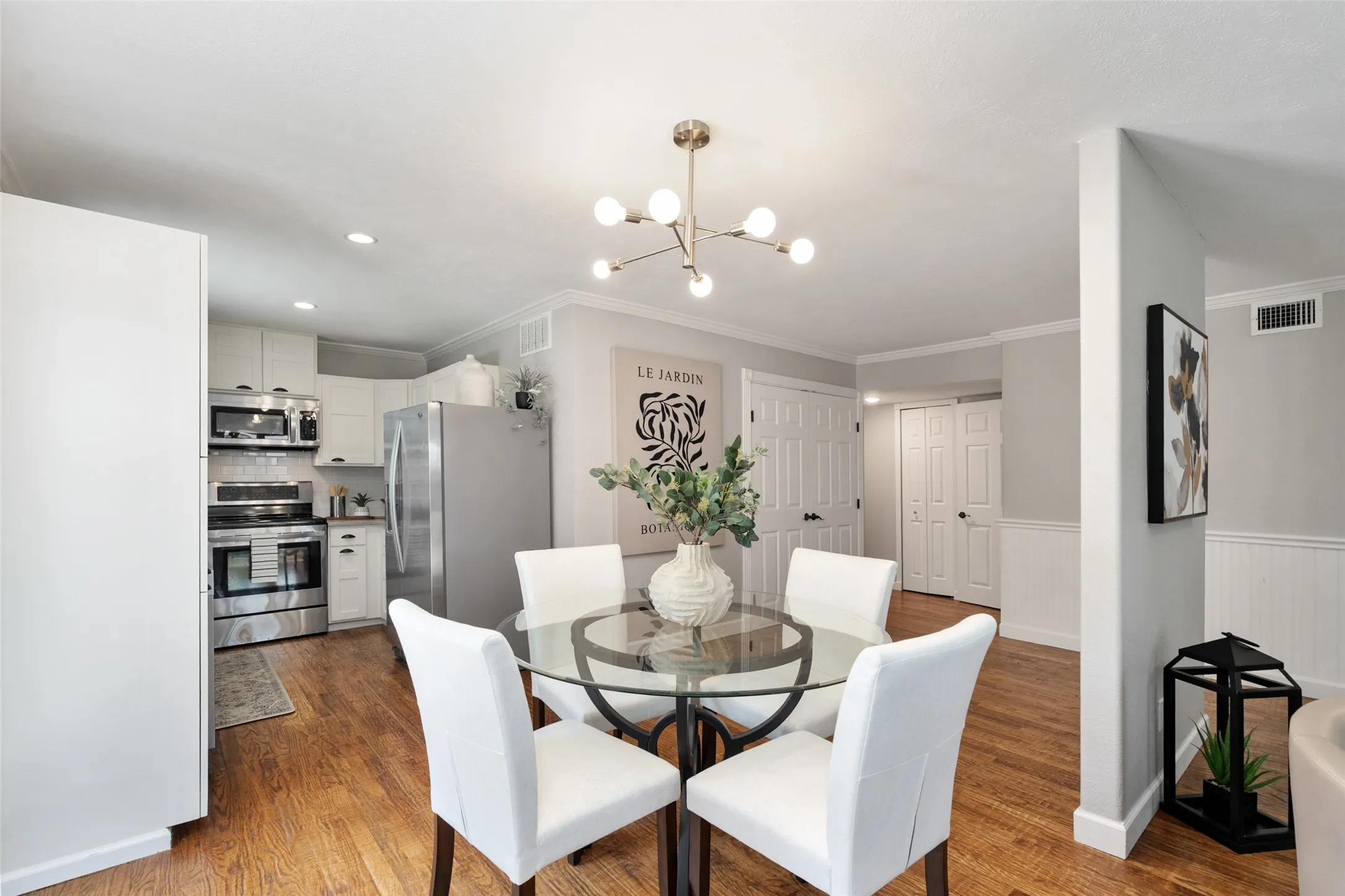 Single Family Residence For Rent in Dallas County , 1637 Dell Oak Drive, Garland, Texas 75040, 3 Bedroom, 2 Bathroom, 1 Garage spaces, 1,444 Sqft, built in 1974, mls#21384204, Real Estate Agent in Garland, Homes For Rent in Dallas county, Homes For Rent in Garland, Realtor in Garland Texas, Real Estate Brokerage Independent Realty Texas, Luminita Cordes Realtor