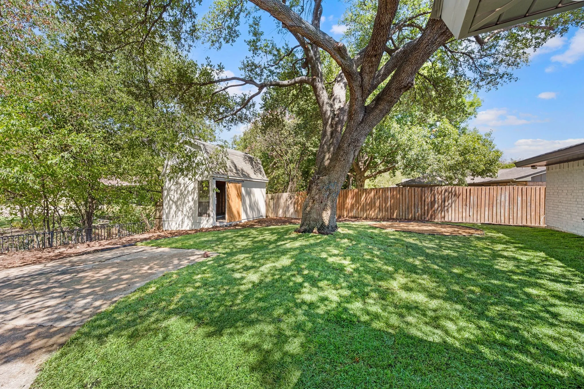 Single Family Residence For Sale in Collin County , 2719 N Cypress Circle, Plano, Texas 75075, 4 Bedroom, 2 Bathroom, 2 Garage spaces, 2,149 Sqft, built in 1971, mls#21384340, Real Estate Agent in Plano, Homes For Sale in Collin county, Homes For Sale in Plano, Realtor in Plano Texas, Real Estate Brokerage Independent Realty Texas, Luminita Cordes Realtor