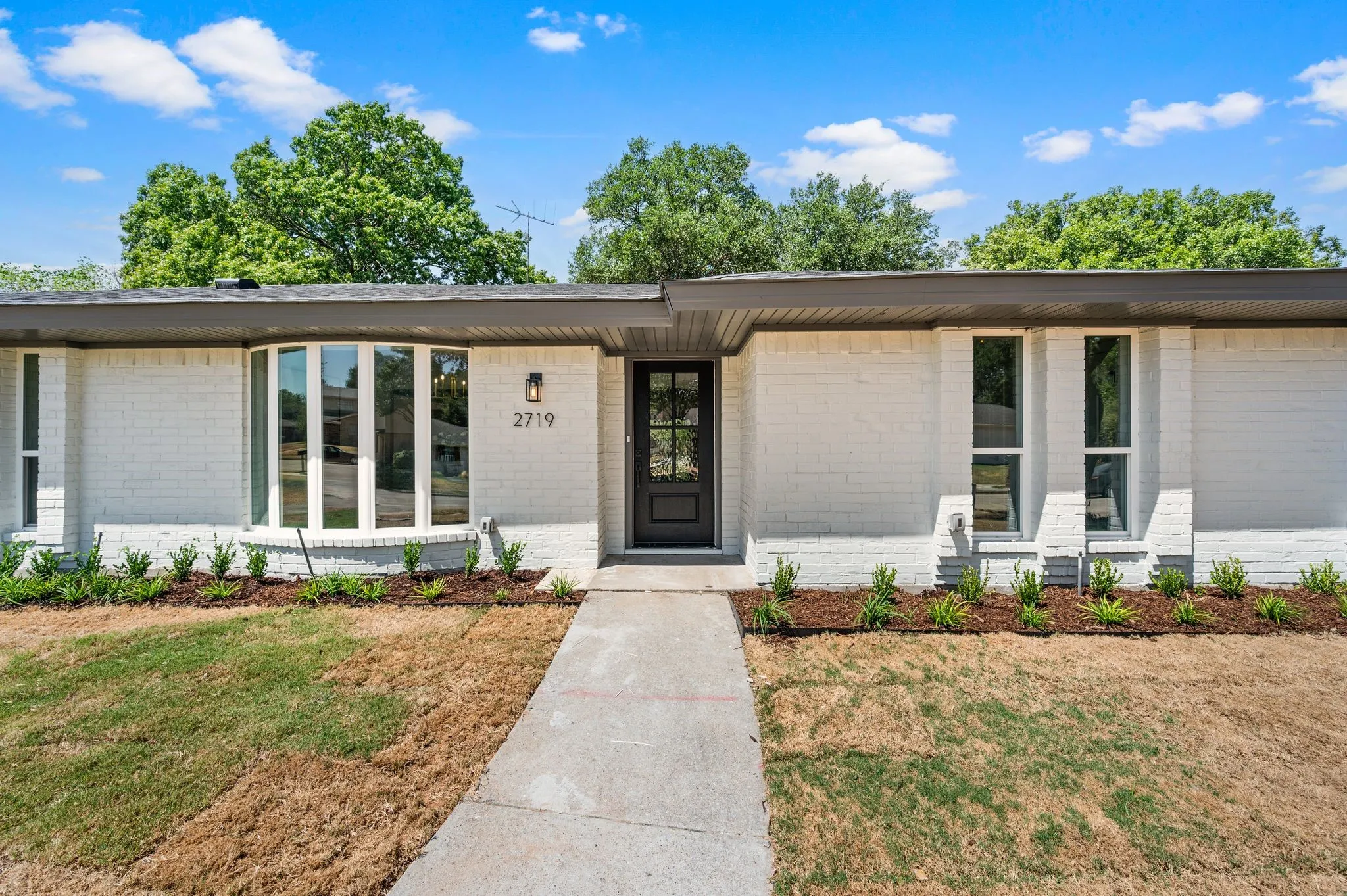 Single Family Residence For Sale in Collin County , 2719 N Cypress Circle, Plano, Texas 75075, 4 Bedroom, 2 Bathroom, 2 Garage spaces, 2,149 Sqft, built in 1971, mls#21384340, Real Estate Agent in Plano, Homes For Sale in Collin county, Homes For Sale in Plano, Realtor in Plano Texas, Real Estate Brokerage Independent Realty Texas, Luminita Cordes Realtor