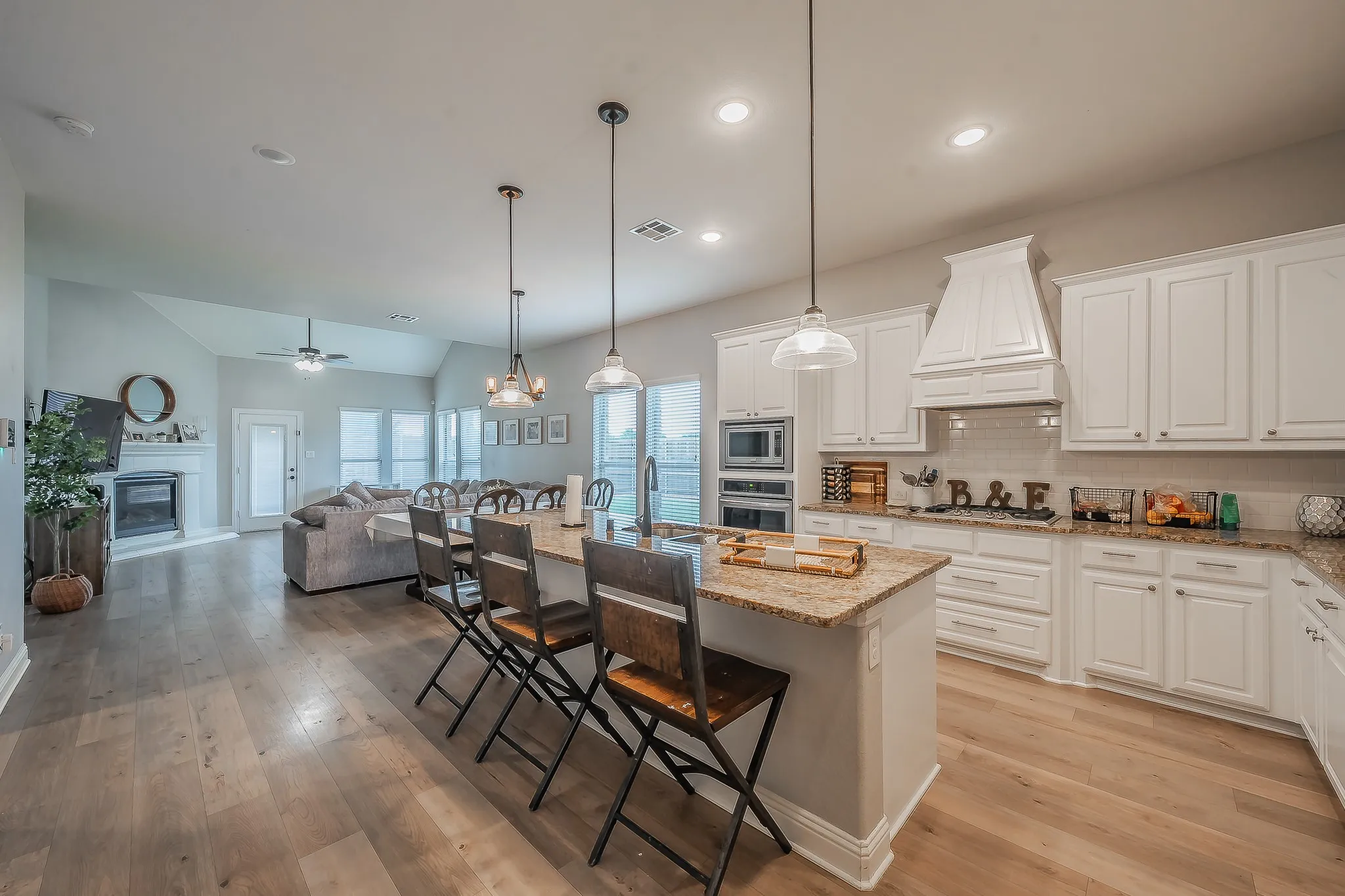Single Family Residence For Sale in Collin County , 10700 Marble Falls Place, Mc Kinney, Texas 75071, 4 Bedroom, 4 Bathroom, 3 Garage spaces, 3,046 Sqft, built in 2017, mls#21384514, Real Estate Agent in Mc Kinney, Homes For Sale in Collin county, Homes For Sale in Mc Kinney, Realtor in Mc Kinney Texas, Real Estate Brokerage Independent Realty Texas, Luminita Cordes Realtor