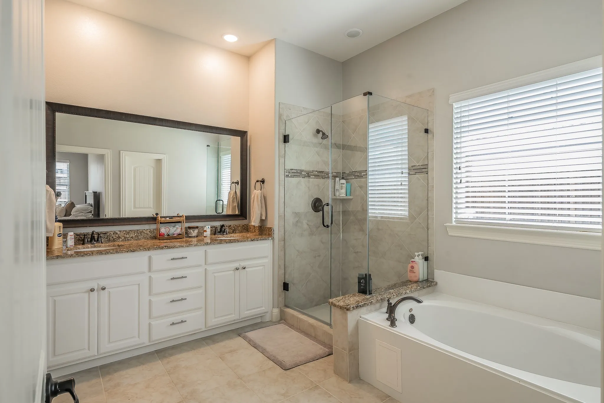 Single Family Residence For Sale in Collin County , 10700 Marble Falls Place, Mc Kinney, Texas 75071, 4 Bedroom, 4 Bathroom, 3 Garage spaces, 3,046 Sqft, built in 2017, mls#21384514, Real Estate Agent in Mc Kinney, Homes For Sale in Collin county, Homes For Sale in Mc Kinney, Realtor in Mc Kinney Texas, Real Estate Brokerage Independent Realty Texas, Luminita Cordes Realtor
