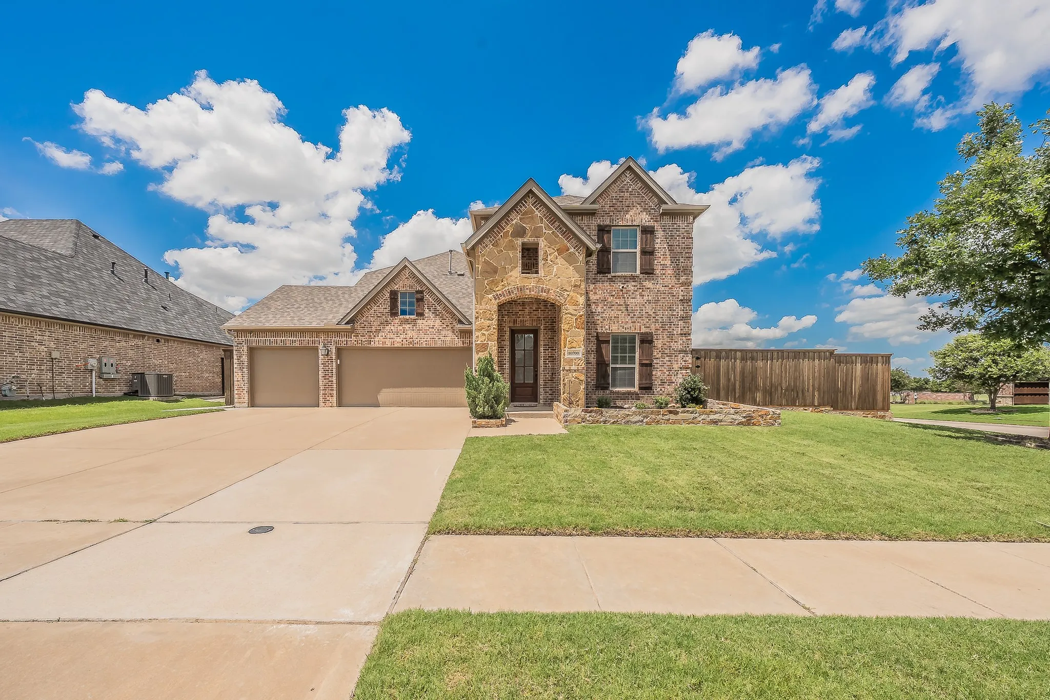Single Family Residence For Sale in Collin County , 10700 Marble Falls Place, Mc Kinney, Texas 75071, 4 Bedroom, 4 Bathroom, 3 Garage spaces, 3,046 Sqft, built in 2017, mls#21384514, Real Estate Agent in Mc Kinney, Homes For Sale in Collin county, Homes For Sale in Mc Kinney, Realtor in Mc Kinney Texas, Real Estate Brokerage Independent Realty Texas, Luminita Cordes Realtor