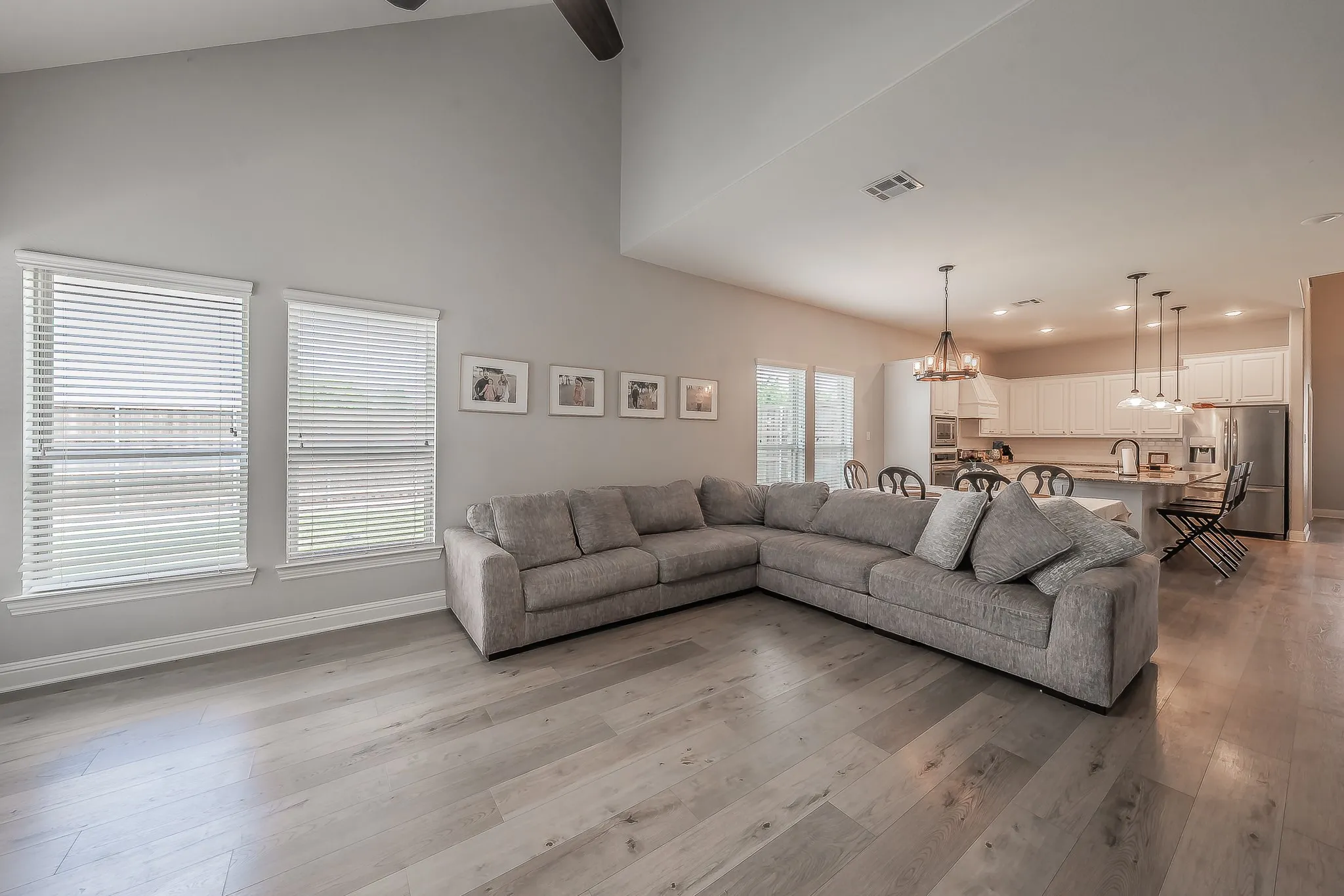 Single Family Residence For Sale in Collin County , 10700 Marble Falls Place, Mc Kinney, Texas 75071, 4 Bedroom, 4 Bathroom, 3 Garage spaces, 3,046 Sqft, built in 2017, mls#21384514, Real Estate Agent in Mc Kinney, Homes For Sale in Collin county, Homes For Sale in Mc Kinney, Realtor in Mc Kinney Texas, Real Estate Brokerage Independent Realty Texas, Luminita Cordes Realtor