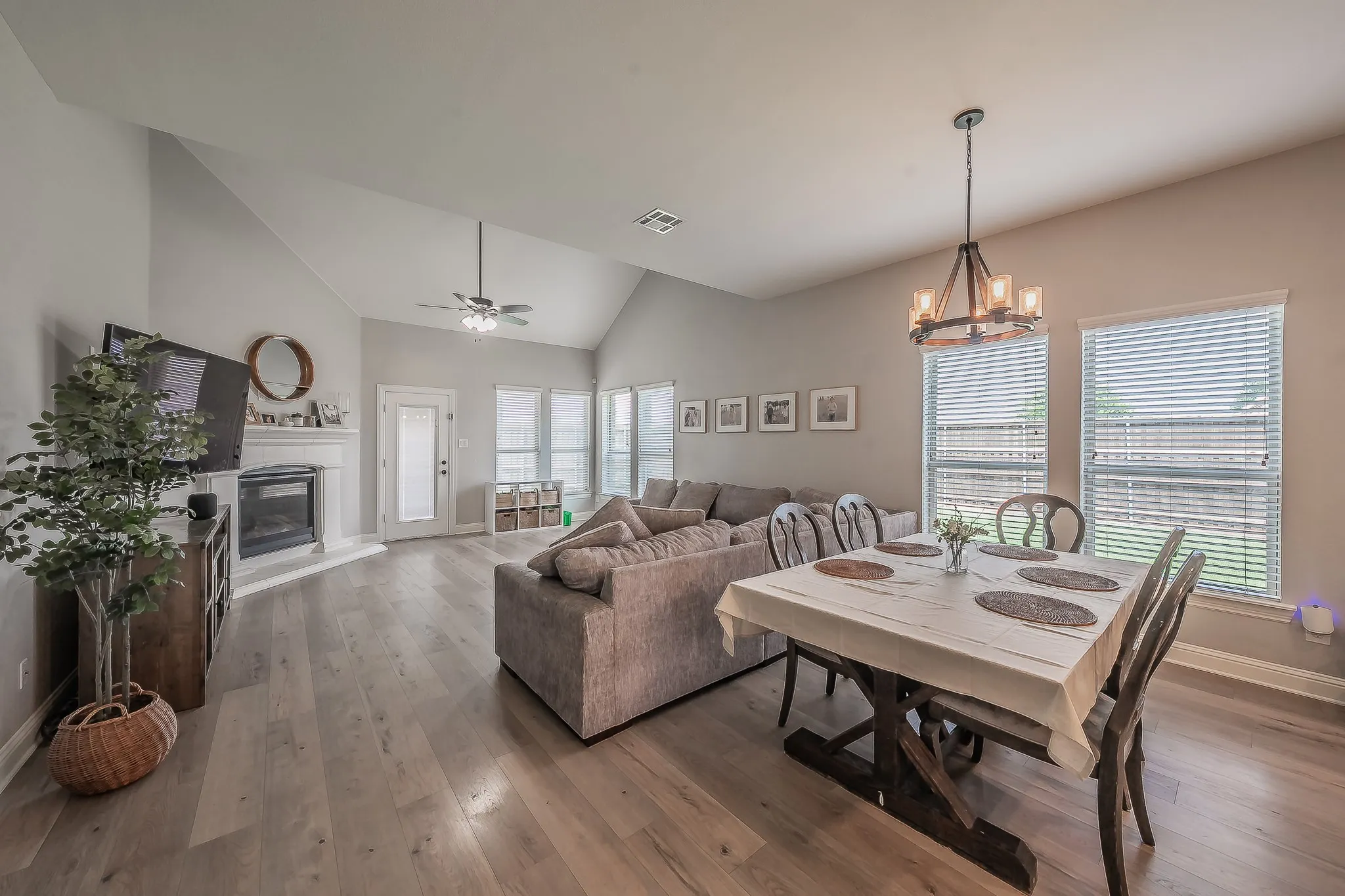 Single Family Residence For Sale in Collin County , 10700 Marble Falls Place, Mc Kinney, Texas 75071, 4 Bedroom, 4 Bathroom, 3 Garage spaces, 3,046 Sqft, built in 2017, mls#21384514, Real Estate Agent in Mc Kinney, Homes For Sale in Collin county, Homes For Sale in Mc Kinney, Realtor in Mc Kinney Texas, Real Estate Brokerage Independent Realty Texas, Luminita Cordes Realtor