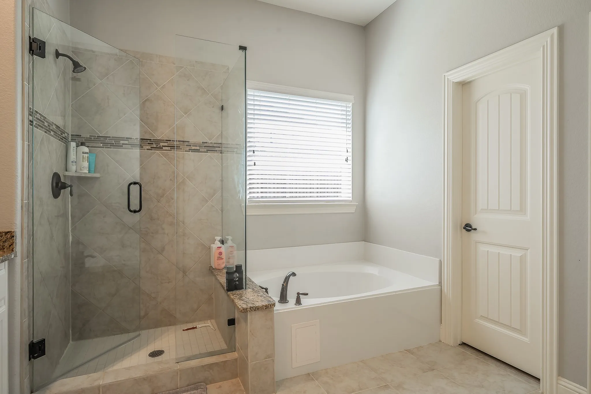 Single Family Residence For Sale in Collin County , 10700 Marble Falls Place, Mc Kinney, Texas 75071, 4 Bedroom, 4 Bathroom, 3 Garage spaces, 3,046 Sqft, built in 2017, mls#21384514, Real Estate Agent in Mc Kinney, Homes For Sale in Collin county, Homes For Sale in Mc Kinney, Realtor in Mc Kinney Texas, Real Estate Brokerage Independent Realty Texas, Luminita Cordes Realtor