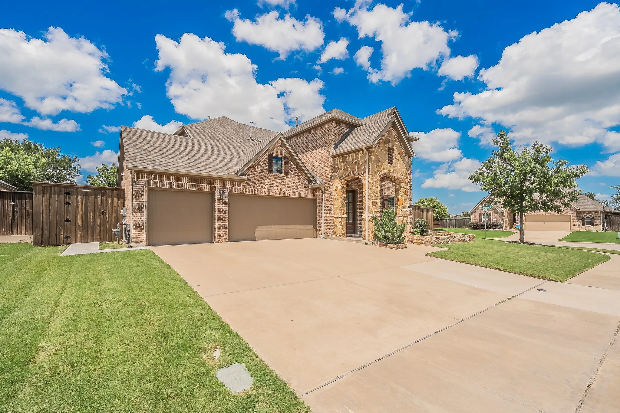 Single Family Residence For Sale in Collin County , 10700 Marble Falls Place, Mc Kinney, Texas 75071, 4 Bedroom, 4 Bathroom, 3 Garage spaces, 3,046 Sqft, built in 2017, mls#21384514, Real Estate Agent in Mc Kinney, Homes For Sale in Collin county, Homes For Sale in Mc Kinney, Realtor in Mc Kinney Texas, Real Estate Brokerage Independent Realty Texas, Luminita Cordes Realtor