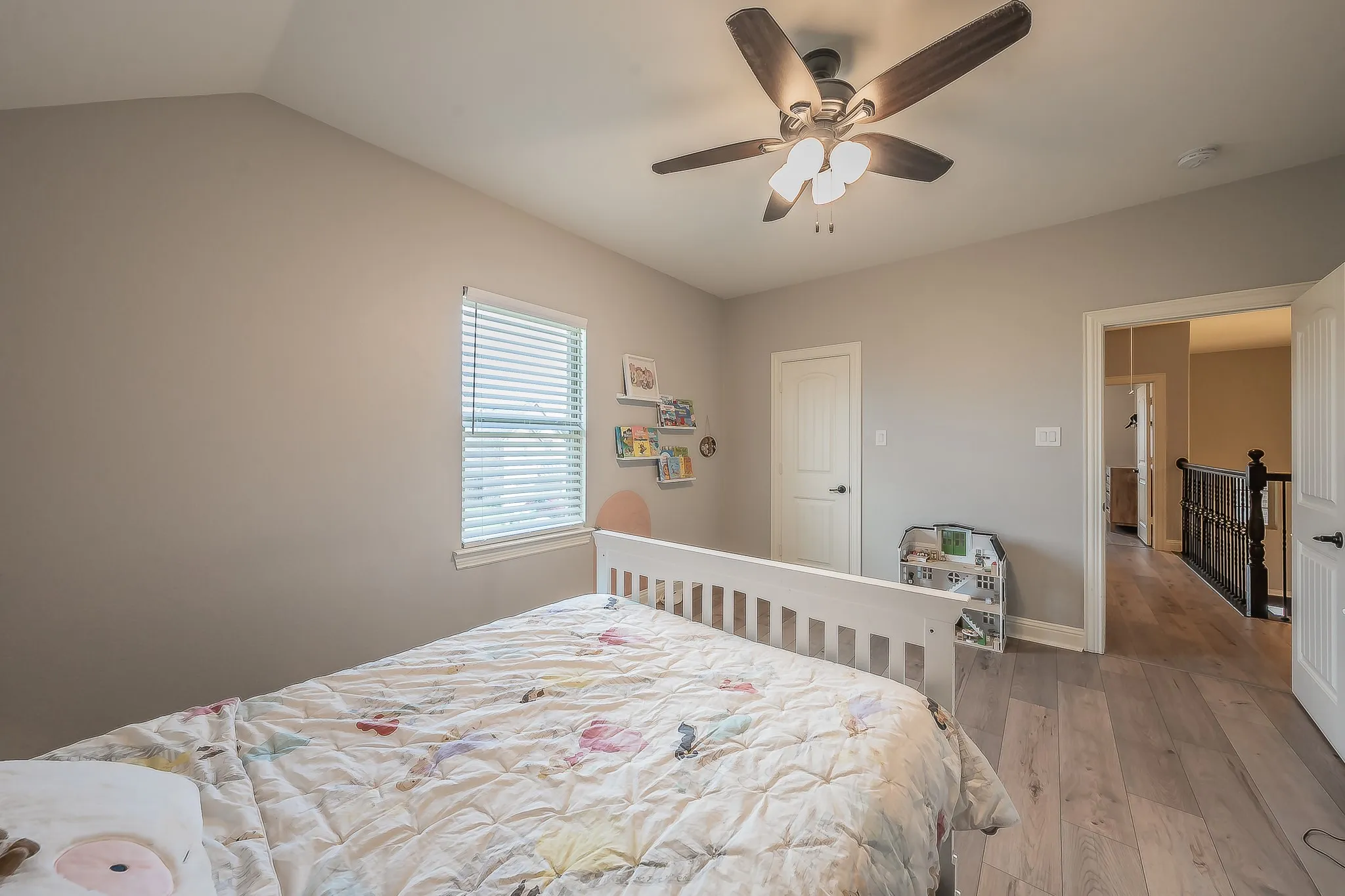 Upstairs guest bedroom 2