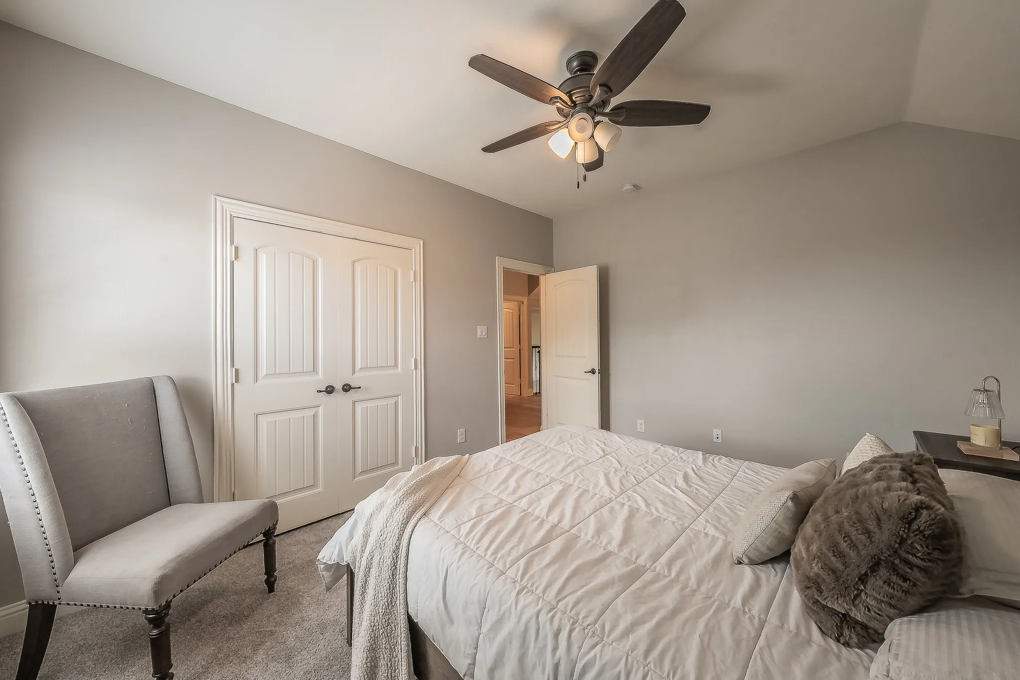 Upstairs guest bedroom
