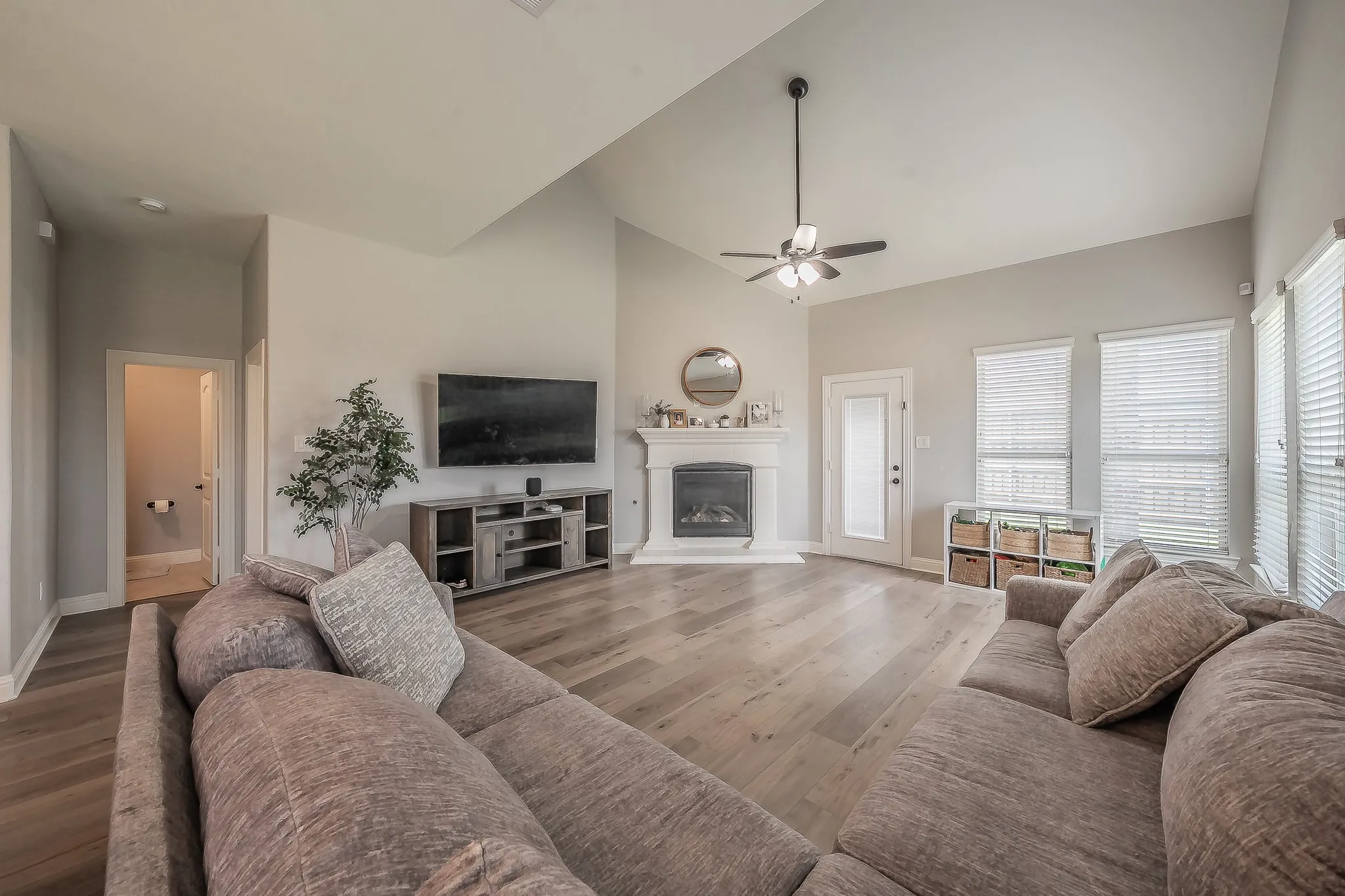 Single Family Residence For Sale in Collin County , 10700 Marble Falls Place, Mc Kinney, Texas 75071, 4 Bedroom, 4 Bathroom, 3 Garage spaces, 3,046 Sqft, built in 2017, mls#21384514, Real Estate Agent in Mc Kinney, Homes For Sale in Collin county, Homes For Sale in Mc Kinney, Realtor in Mc Kinney Texas, Real Estate Brokerage Independent Realty Texas, Luminita Cordes Realtor