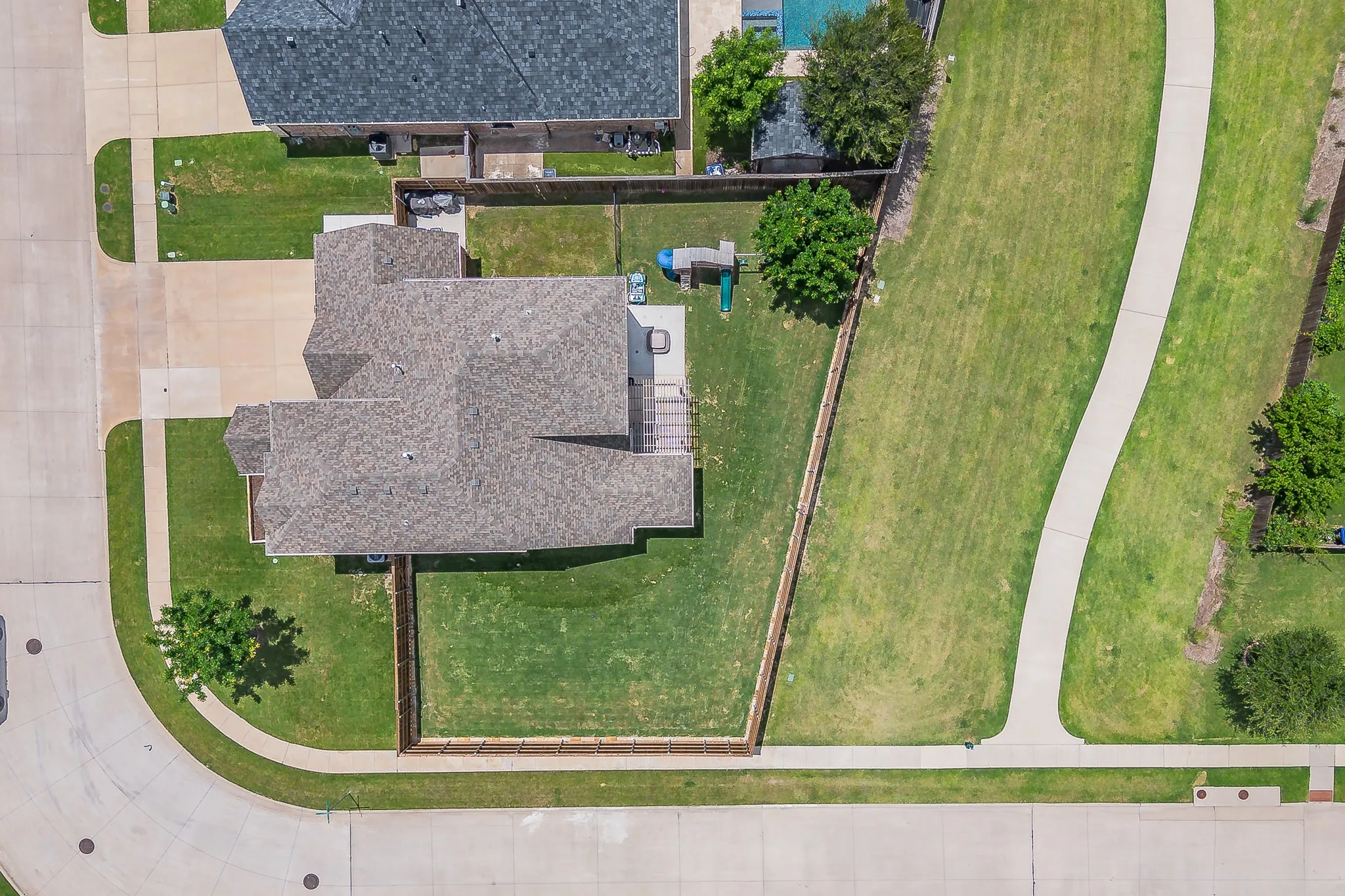 Single Family Residence For Sale in Collin County , 10700 Marble Falls Place, Mc Kinney, Texas 75071, 4 Bedroom, 4 Bathroom, 3 Garage spaces, 3,046 Sqft, built in 2017, mls#21384514, Real Estate Agent in Mc Kinney, Homes For Sale in Collin county, Homes For Sale in Mc Kinney, Realtor in Mc Kinney Texas, Real Estate Brokerage Independent Realty Texas, Luminita Cordes Realtor