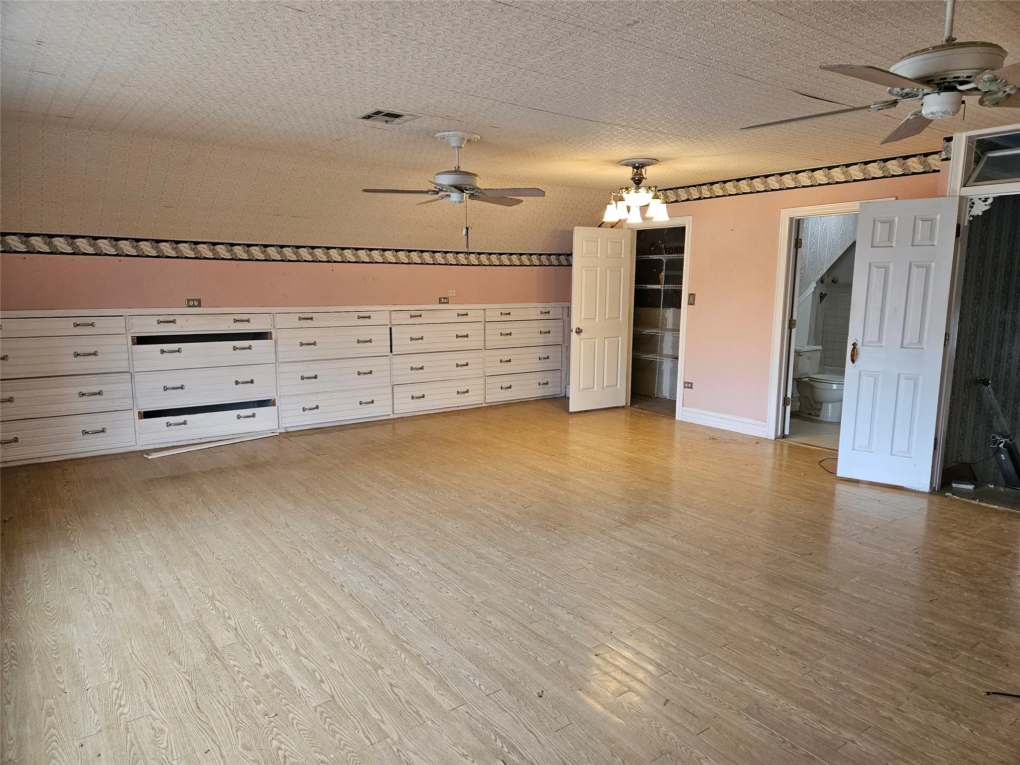 Single Family Residence For Sale in Mc Lennan County , 716 Dogwood Street, Robinson, Texas 76706, 3 Bedroom, 4 Bathroom, 2 Garage spaces, 2,878 Sqft, built in 2001, mls#21384534, Real Estate Agent in Robinson, Homes For Sale in Mc Lennan county, Homes For Sale in Robinson, Realtor in Robinson Texas, Real Estate Brokerage Independent Realty Texas, Luminita Cordes Realtor