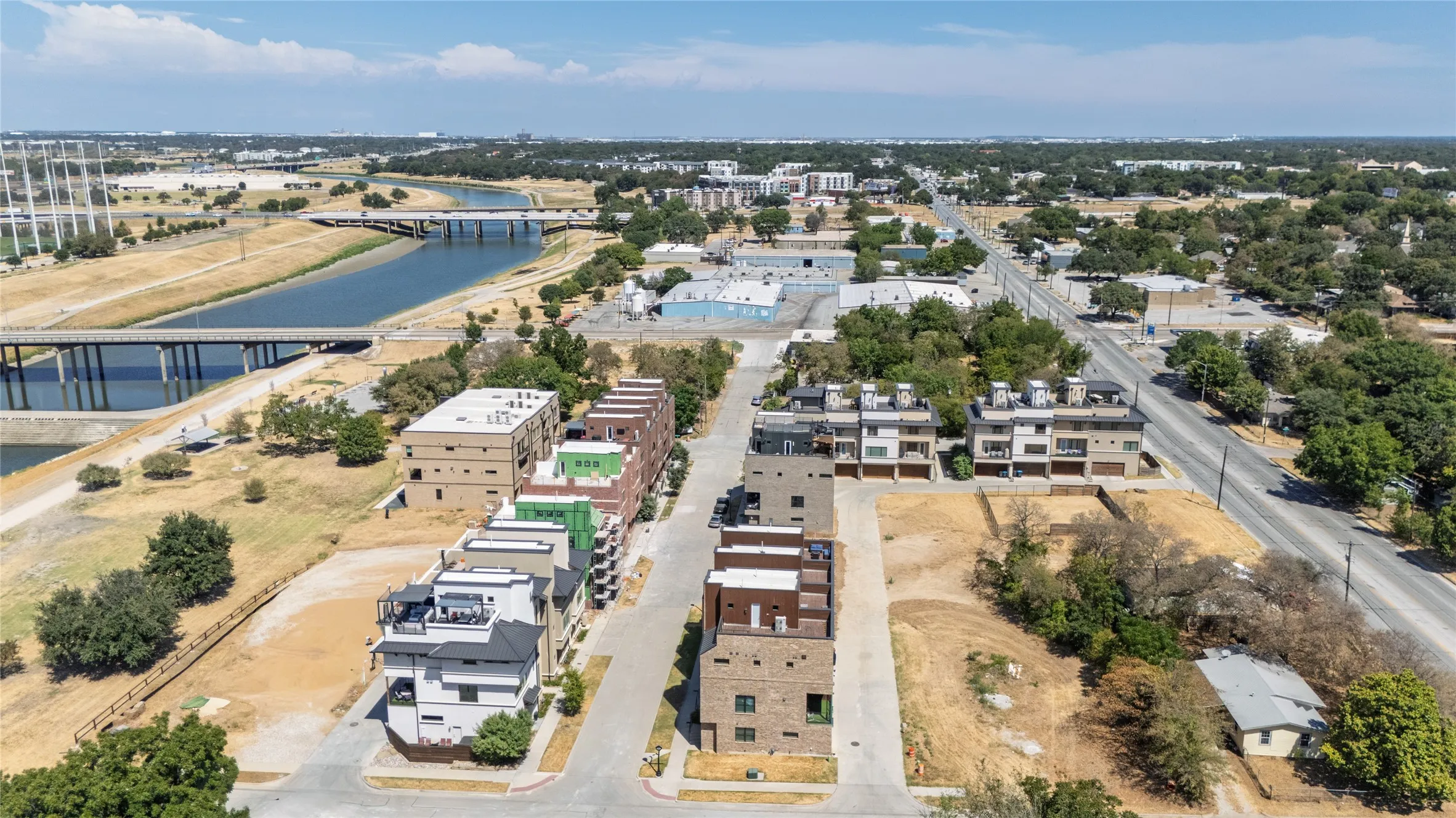 Townhouse For Sale in Tarrant County , 449 S Rayner Street, Fort Worth, Texas 76111, 3 Bedroom, 4 Bathroom, 2 Garage spaces, 1,823 Sqft, built in 2021, mls#21384196, Real Estate Agent in Fort Worth, Homes For Sale in Tarrant county, Homes For Sale in Fort Worth, Realtor in Fort Worth Texas, Real Estate Brokerage Independent Realty Texas, Luminita Cordes Realtor