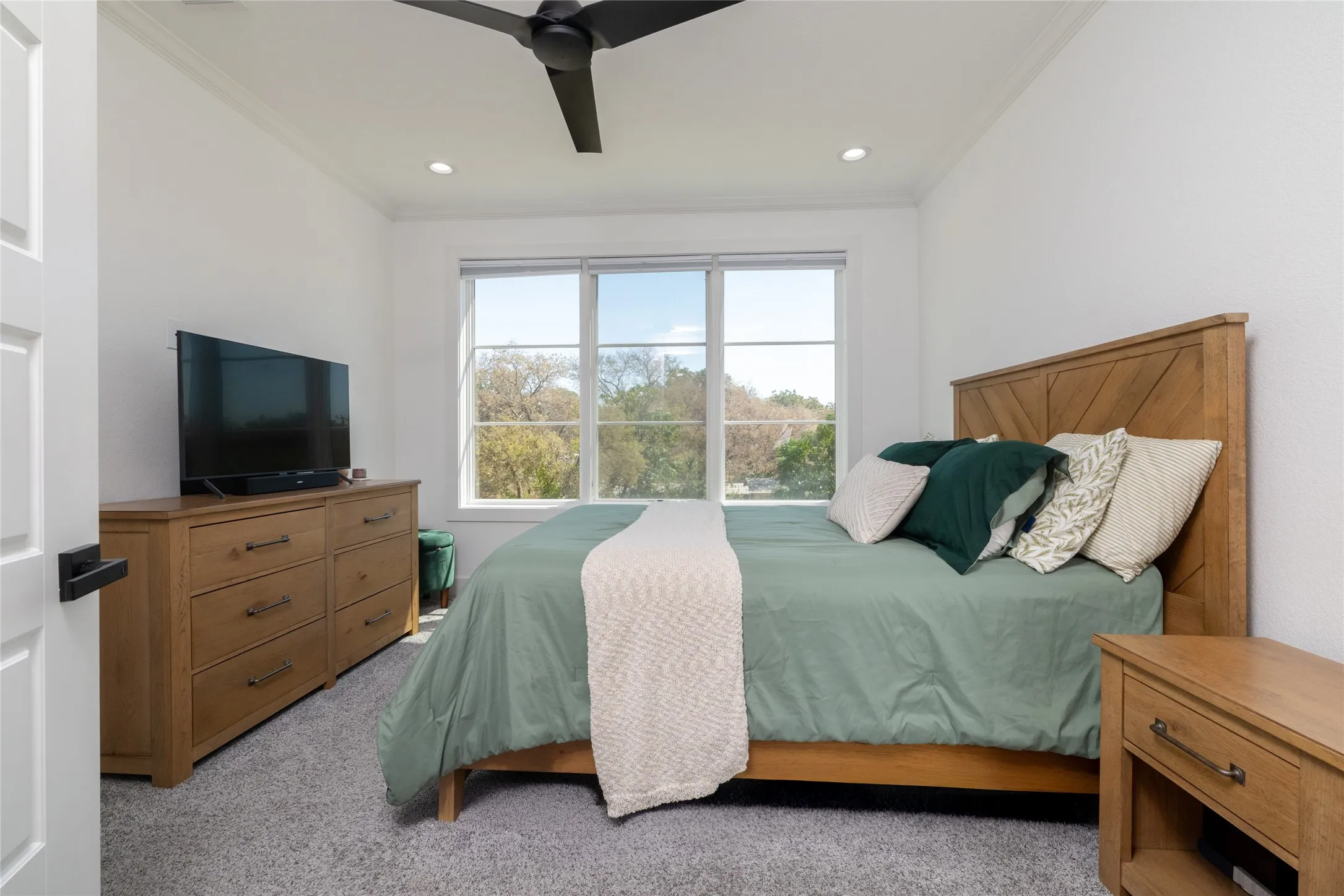 Townhouse For Sale in Tarrant County , 449 S Rayner Street, Fort Worth, Texas 76111, 3 Bedroom, 4 Bathroom, 2 Garage spaces, 1,823 Sqft, built in 2021, mls#21384196, Real Estate Agent in Fort Worth, Homes For Sale in Tarrant county, Homes For Sale in Fort Worth, Realtor in Fort Worth Texas, Real Estate Brokerage Independent Realty Texas, Luminita Cordes Realtor