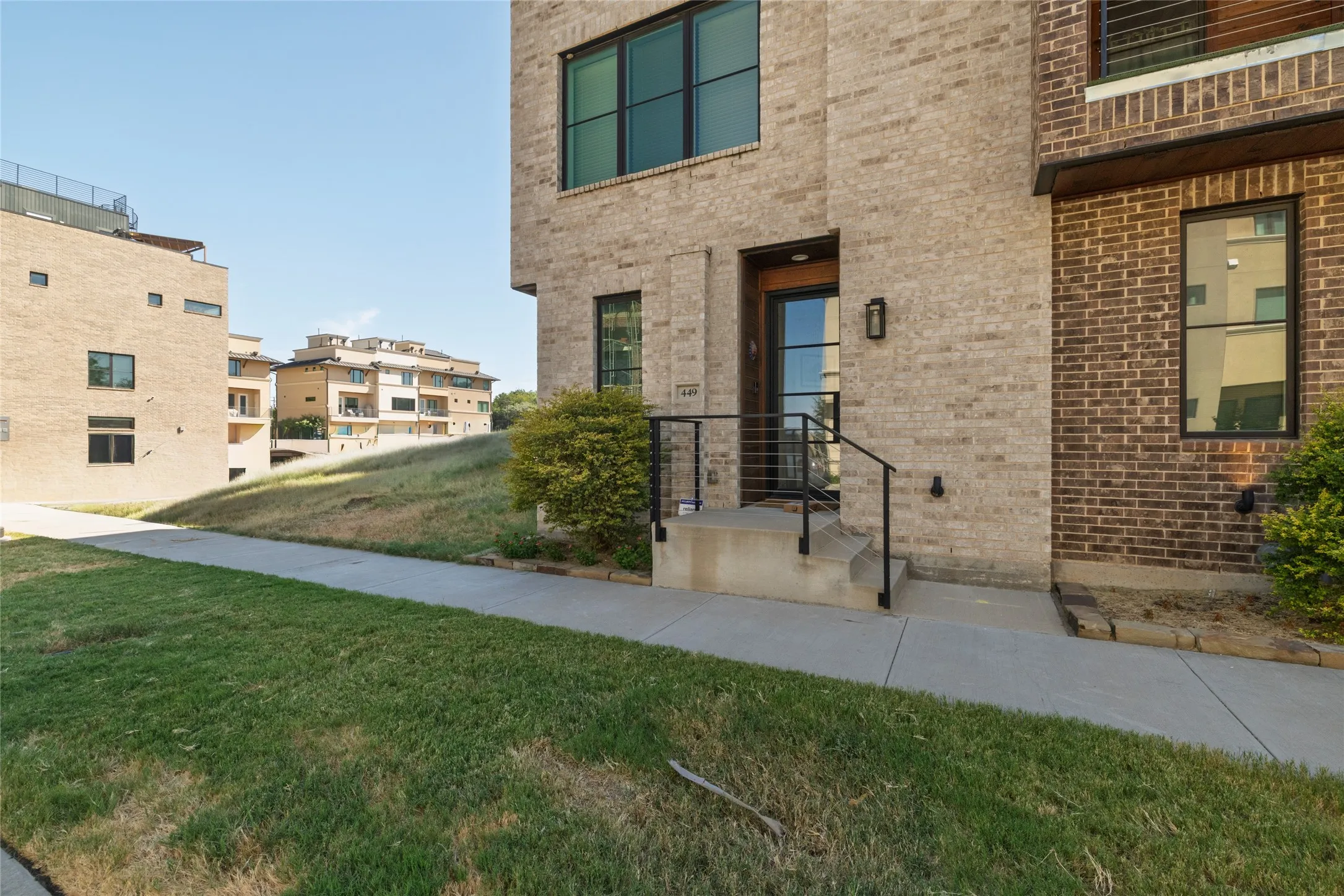 Townhouse For Sale in Tarrant County , 449 S Rayner Street, Fort Worth, Texas 76111, 3 Bedroom, 4 Bathroom, 2 Garage spaces, 1,823 Sqft, built in 2021, mls#21384196, Real Estate Agent in Fort Worth, Homes For Sale in Tarrant county, Homes For Sale in Fort Worth, Realtor in Fort Worth Texas, Real Estate Brokerage Independent Realty Texas, Luminita Cordes Realtor