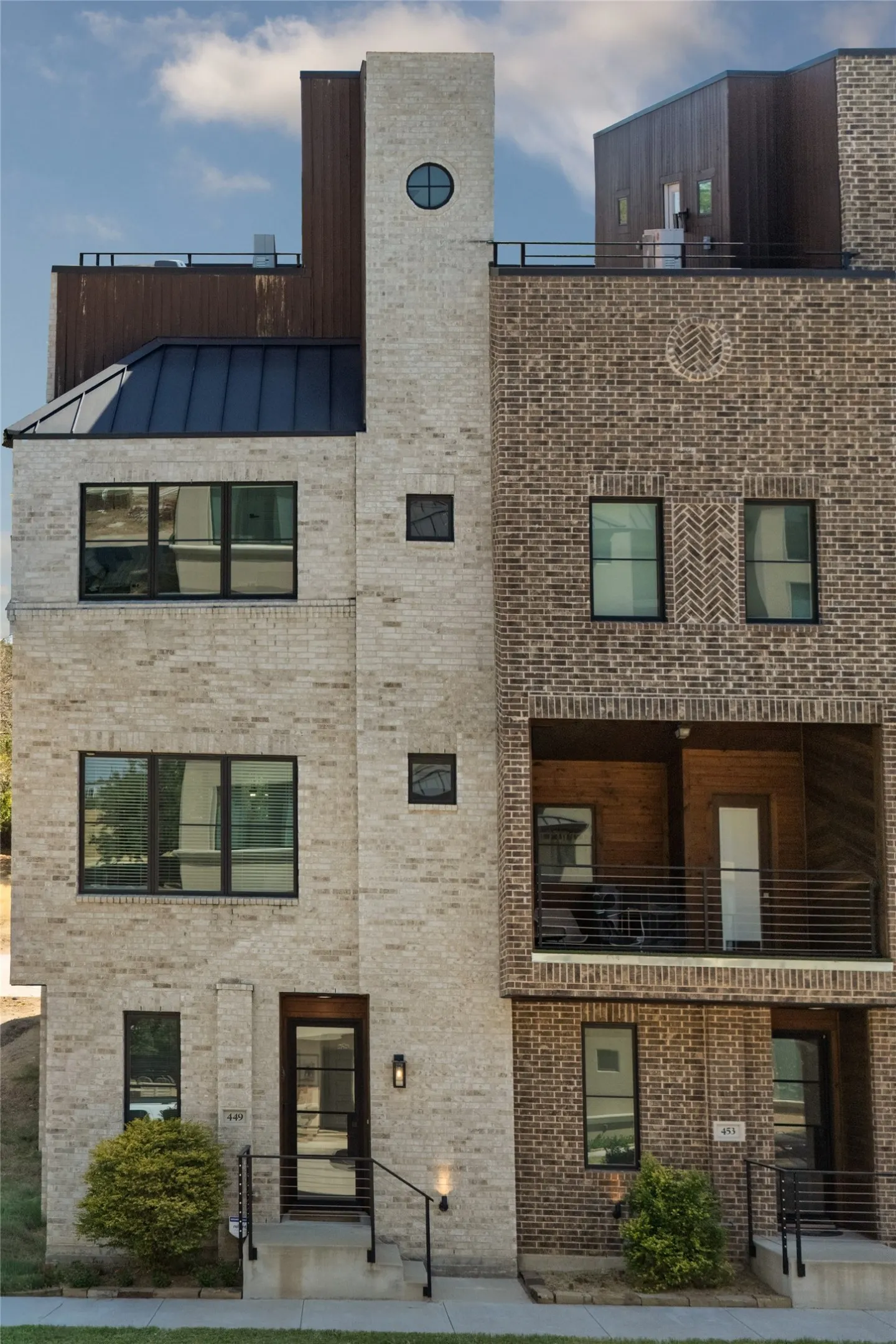 Townhouse For Sale in Tarrant County , 449 S Rayner Street, Fort Worth, Texas 76111, 3 Bedroom, 4 Bathroom, 2 Garage spaces, 1,823 Sqft, built in 2021, mls#21384196, Real Estate Agent in Fort Worth, Homes For Sale in Tarrant county, Homes For Sale in Fort Worth, Realtor in Fort Worth Texas, Real Estate Brokerage Independent Realty Texas, Luminita Cordes Realtor