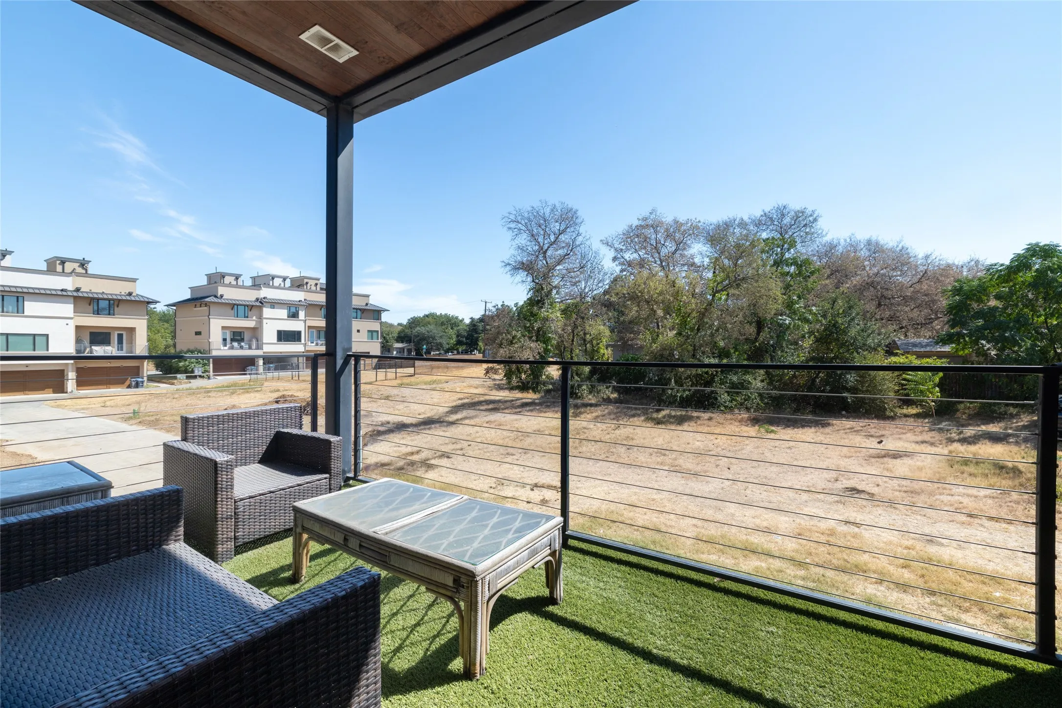 Townhouse For Sale in Tarrant County , 449 S Rayner Street, Fort Worth, Texas 76111, 3 Bedroom, 4 Bathroom, 2 Garage spaces, 1,823 Sqft, built in 2021, mls#21384196, Real Estate Agent in Fort Worth, Homes For Sale in Tarrant county, Homes For Sale in Fort Worth, Realtor in Fort Worth Texas, Real Estate Brokerage Independent Realty Texas, Luminita Cordes Realtor