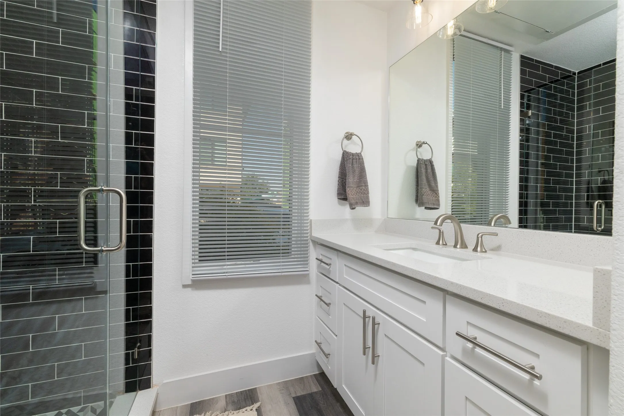 Townhouse For Sale in Tarrant County , 449 S Rayner Street, Fort Worth, Texas 76111, 3 Bedroom, 4 Bathroom, 2 Garage spaces, 1,823 Sqft, built in 2021, mls#21384196, Real Estate Agent in Fort Worth, Homes For Sale in Tarrant county, Homes For Sale in Fort Worth, Realtor in Fort Worth Texas, Real Estate Brokerage Independent Realty Texas, Luminita Cordes Realtor