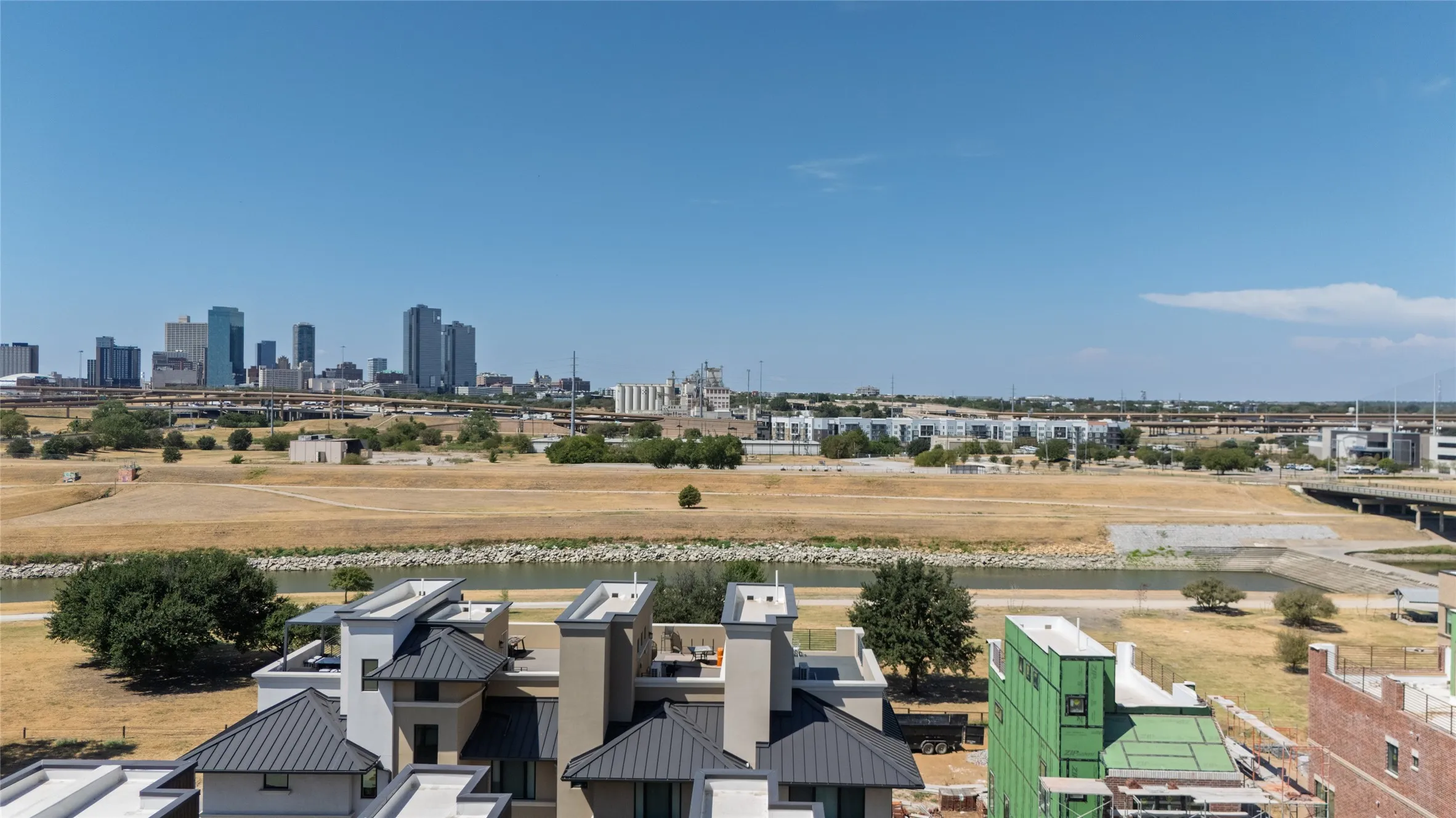 Townhouse For Sale in Tarrant County , 449 S Rayner Street, Fort Worth, Texas 76111, 3 Bedroom, 4 Bathroom, 2 Garage spaces, 1,823 Sqft, built in 2021, mls#21384196, Real Estate Agent in Fort Worth, Homes For Sale in Tarrant county, Homes For Sale in Fort Worth, Realtor in Fort Worth Texas, Real Estate Brokerage Independent Realty Texas, Luminita Cordes Realtor