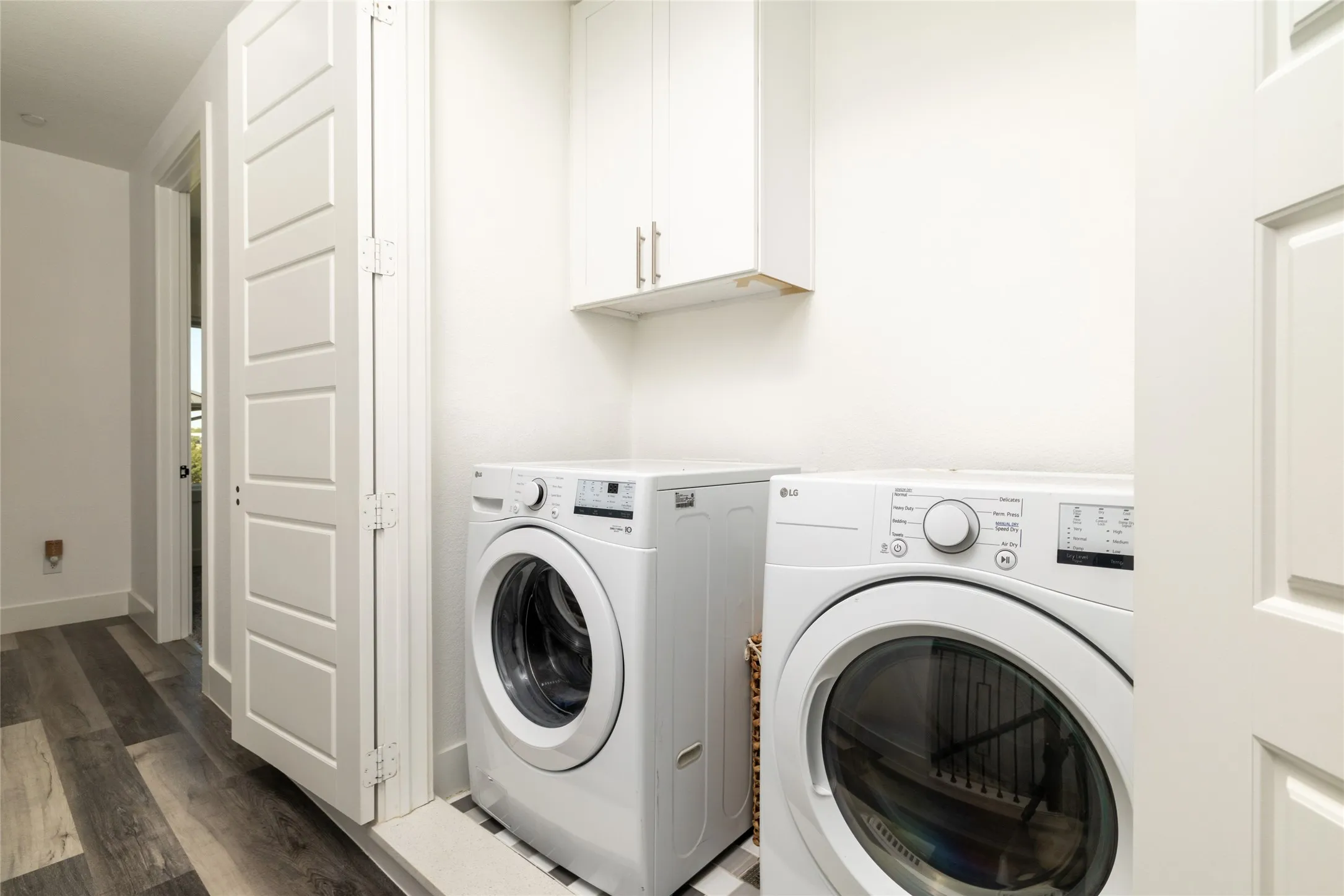 Townhouse For Sale in Tarrant County , 449 S Rayner Street, Fort Worth, Texas 76111, 3 Bedroom, 4 Bathroom, 2 Garage spaces, 1,823 Sqft, built in 2021, mls#21384196, Real Estate Agent in Fort Worth, Homes For Sale in Tarrant county, Homes For Sale in Fort Worth, Realtor in Fort Worth Texas, Real Estate Brokerage Independent Realty Texas, Luminita Cordes Realtor