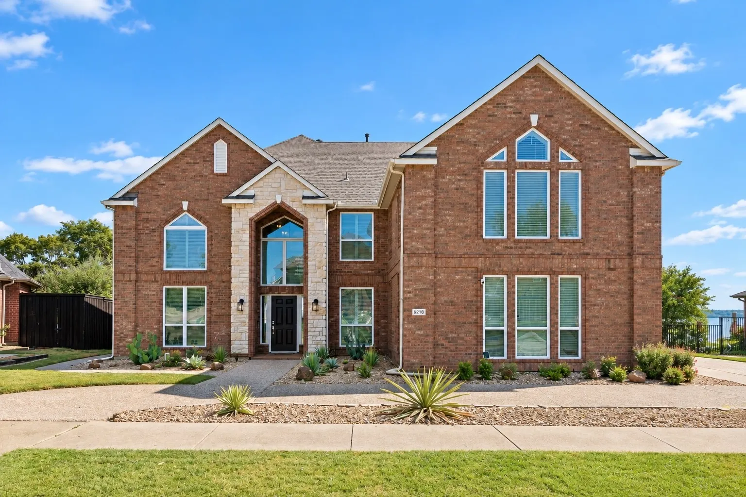 Single Family Residence For Sale in Rockwall County , 6218 Lincolnshire Lane, Rowlett, Texas 75087, 6 Bedroom, 4 Bathroom, 2 Garage spaces, 4,317 Sqft, built in 1996, mls#21383494, Real Estate Agent in Rowlett, Homes For Sale in Rockwall county, Homes For Sale in Rowlett, Realtor in Rowlett Texas, Real Estate Brokerage Independent Realty Texas, Luminita Cordes Realtor