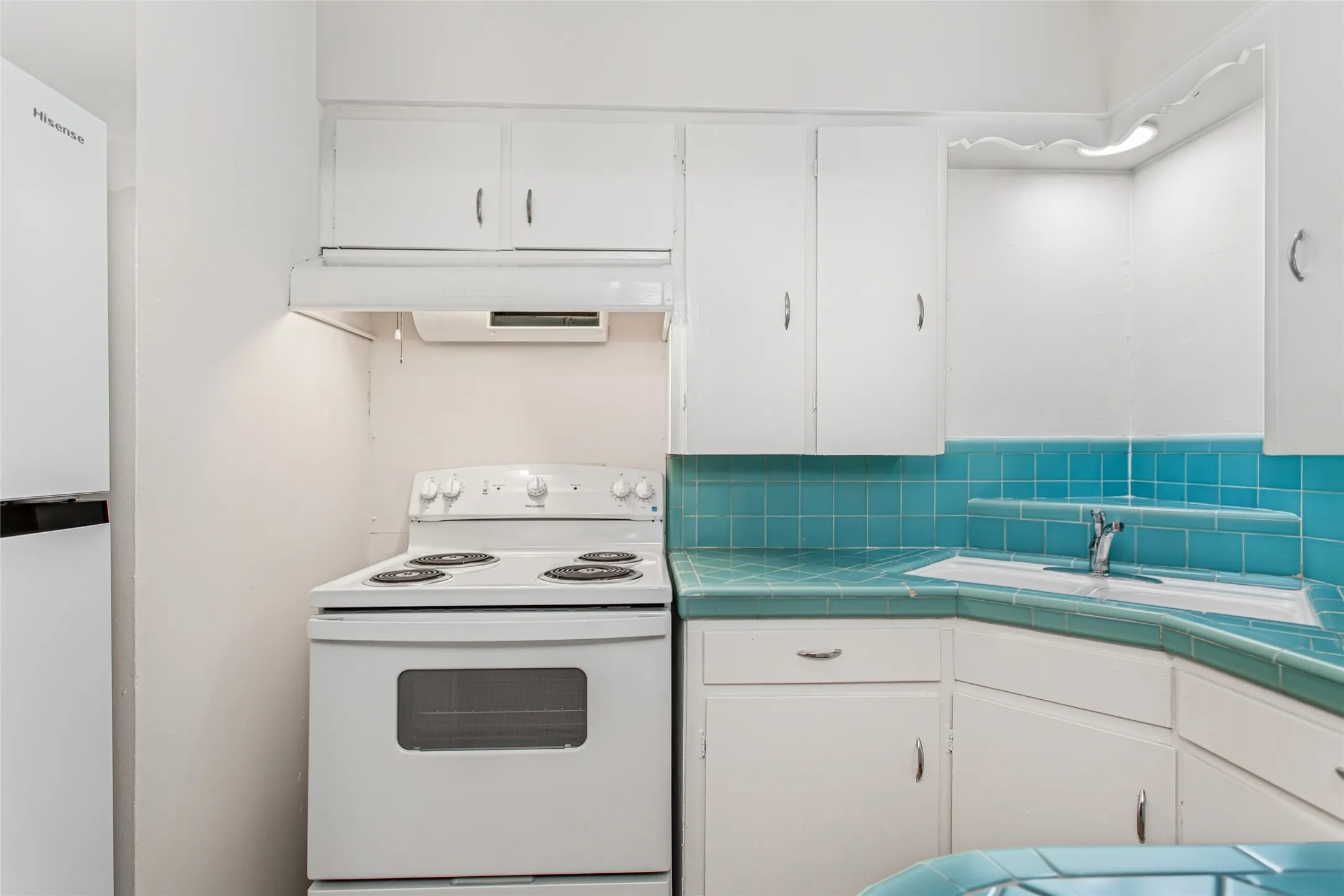 Apartment For Rent in Dallas County , 5717 Mc Commas Boulevard C, Dallas, Texas 75206, 2 Bedroom, 1 Bathroom, Garage spaces, 975 Sqft, built in 1957, mls#21384529, Real Estate Agent in Dallas, Homes For Rent in Dallas county, Homes For Rent in Dallas, Realtor in Dallas Texas, Real Estate Brokerage Independent Realty Texas, Luminita Cordes Realtor