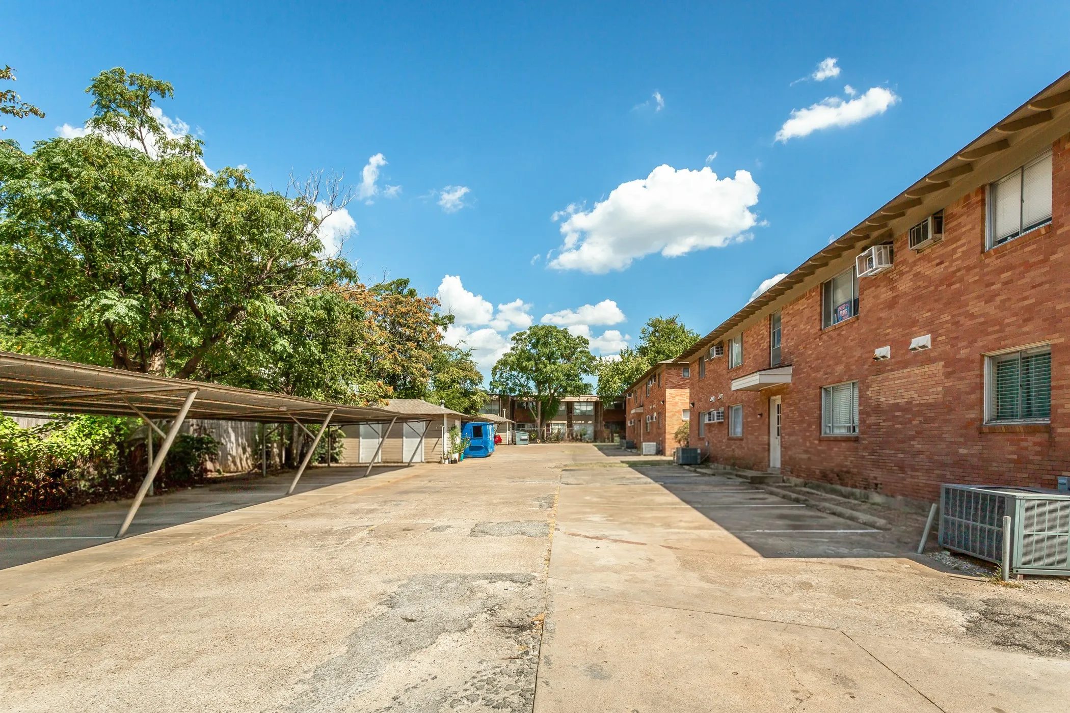 Apartment For Rent in Dallas County , 5717 Mc Commas Boulevard C, Dallas, Texas 75206, 2 Bedroom, 1 Bathroom, Garage spaces, 975 Sqft, built in 1957, mls#21384529, Real Estate Agent in Dallas, Homes For Rent in Dallas county, Homes For Rent in Dallas, Realtor in Dallas Texas, Real Estate Brokerage Independent Realty Texas, Luminita Cordes Realtor