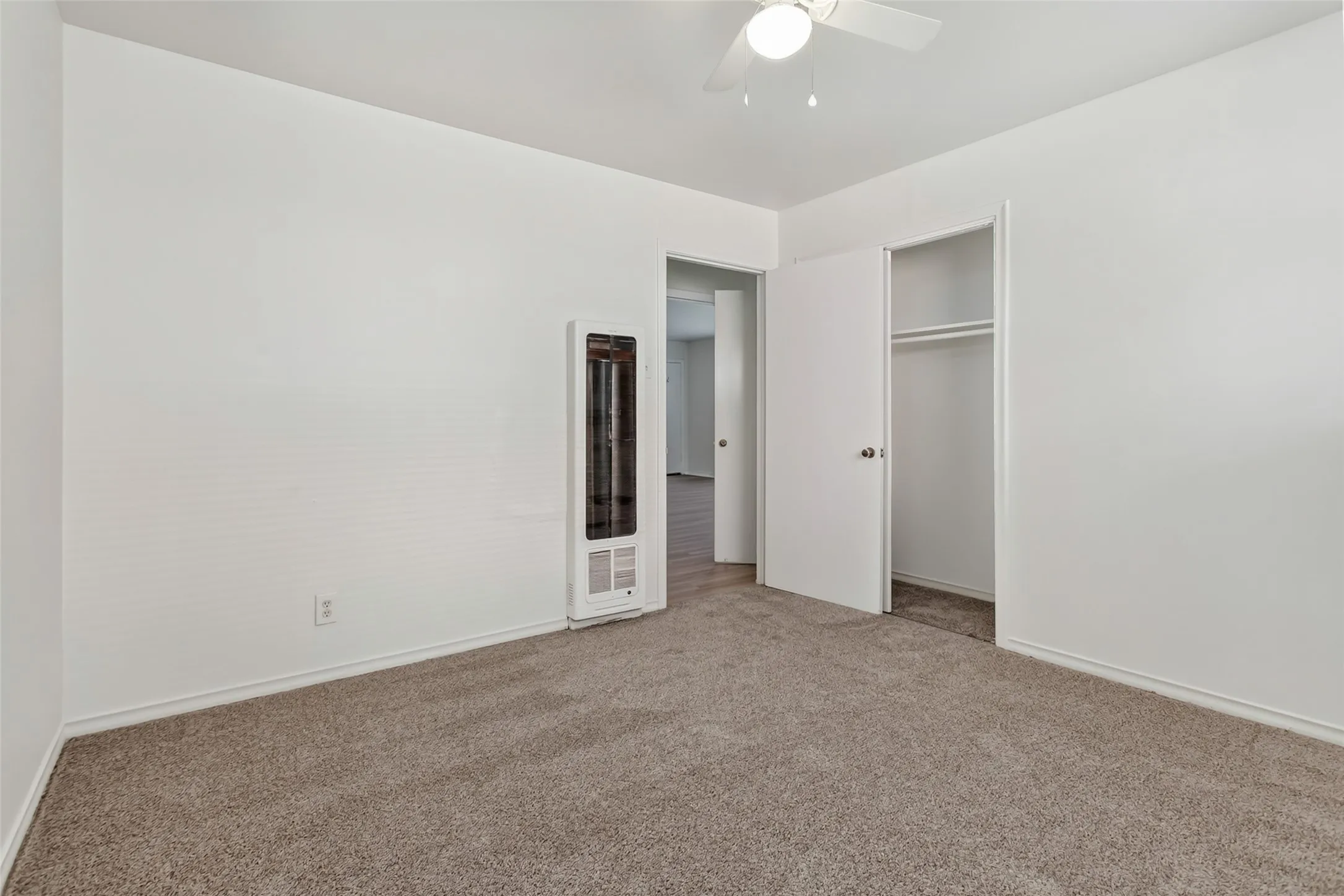 Apartment For Rent in Dallas County , 5717 Mc Commas Boulevard C, Dallas, Texas 75206, 2 Bedroom, 1 Bathroom, Garage spaces, 975 Sqft, built in 1957, mls#21384529, Real Estate Agent in Dallas, Homes For Rent in Dallas county, Homes For Rent in Dallas, Realtor in Dallas Texas, Real Estate Brokerage Independent Realty Texas, Luminita Cordes Realtor