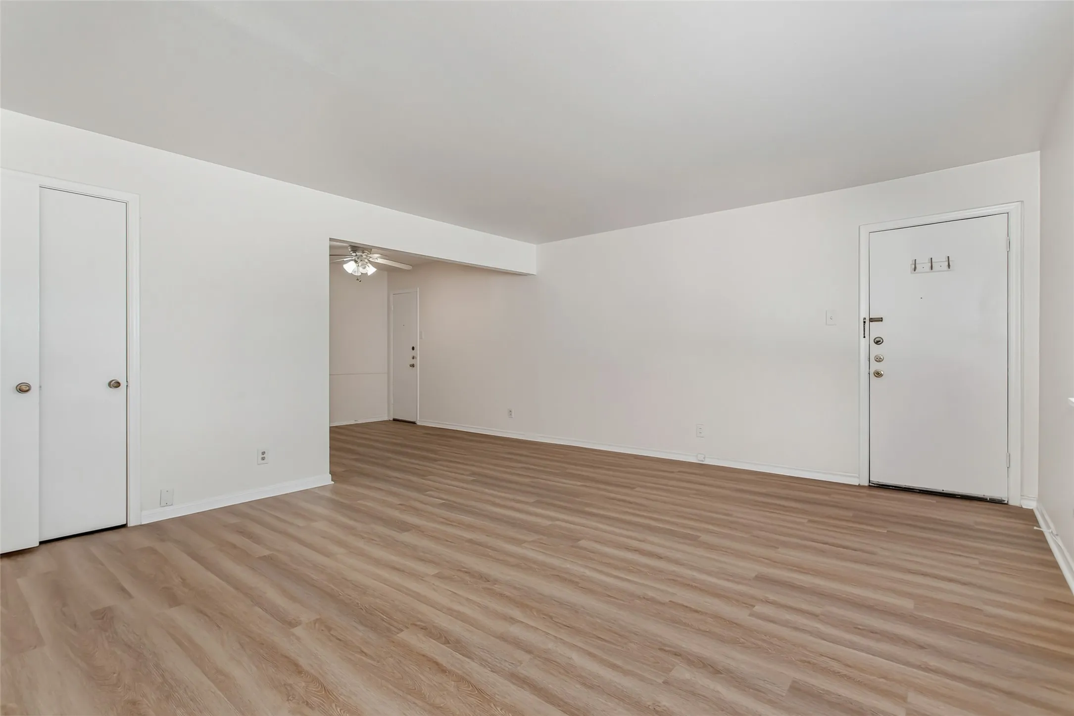 Apartment For Rent in Dallas County , 5717 Mc Commas Boulevard C, Dallas, Texas 75206, 2 Bedroom, 1 Bathroom, Garage spaces, 975 Sqft, built in 1957, mls#21384529, Real Estate Agent in Dallas, Homes For Rent in Dallas county, Homes For Rent in Dallas, Realtor in Dallas Texas, Real Estate Brokerage Independent Realty Texas, Luminita Cordes Realtor