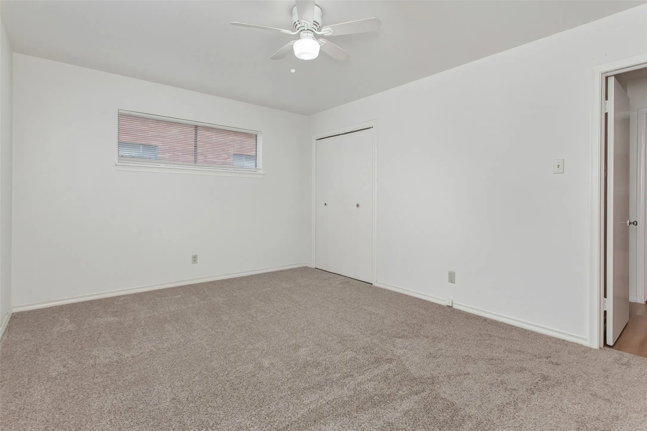 Apartment For Rent in Dallas County , 5717 Mc Commas Boulevard C, Dallas, Texas 75206, 2 Bedroom, 1 Bathroom, Garage spaces, 975 Sqft, built in 1957, mls#21384529, Real Estate Agent in Dallas, Homes For Rent in Dallas county, Homes For Rent in Dallas, Realtor in Dallas Texas, Real Estate Brokerage Independent Realty Texas, Luminita Cordes Realtor