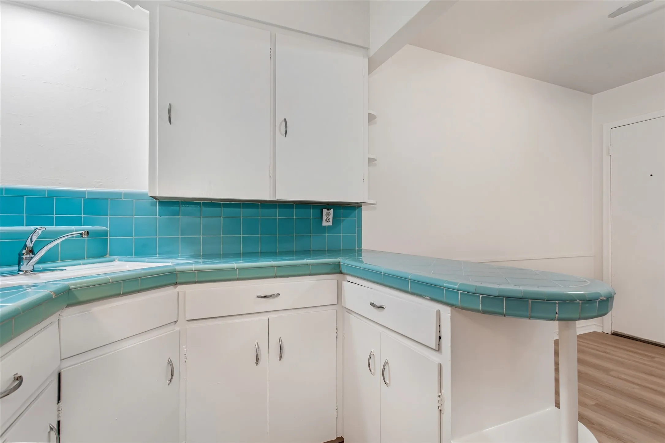 Apartment For Rent in Dallas County , 5717 Mc Commas Boulevard C, Dallas, Texas 75206, 2 Bedroom, 1 Bathroom, Garage spaces, 975 Sqft, built in 1957, mls#21384529, Real Estate Agent in Dallas, Homes For Rent in Dallas county, Homes For Rent in Dallas, Realtor in Dallas Texas, Real Estate Brokerage Independent Realty Texas, Luminita Cordes Realtor