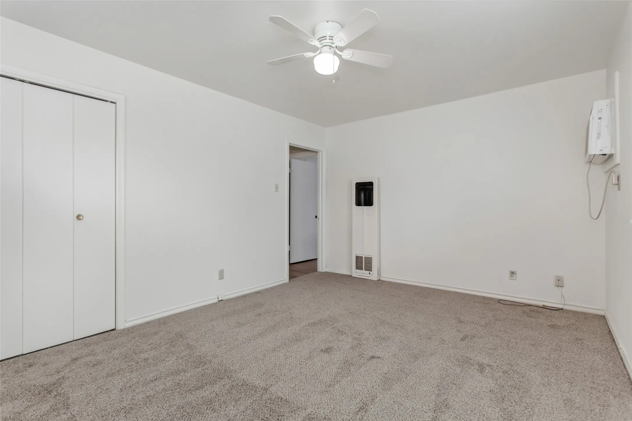 Apartment For Rent in Dallas County , 5717 Mc Commas Boulevard C, Dallas, Texas 75206, 2 Bedroom, 1 Bathroom, Garage spaces, 975 Sqft, built in 1957, mls#21384529, Real Estate Agent in Dallas, Homes For Rent in Dallas county, Homes For Rent in Dallas, Realtor in Dallas Texas, Real Estate Brokerage Independent Realty Texas, Luminita Cordes Realtor