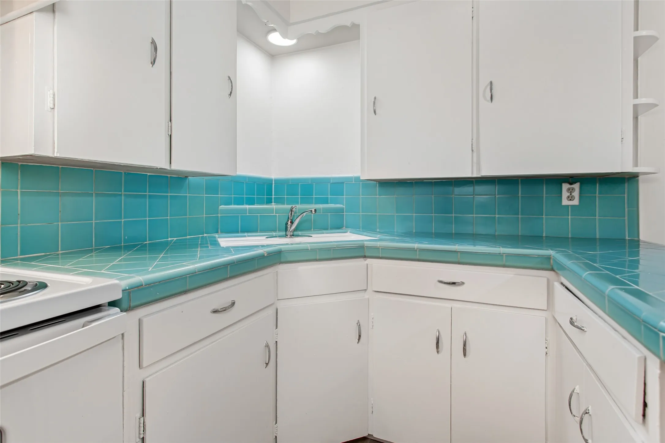 Apartment For Rent in Dallas County , 5717 Mc Commas Boulevard C, Dallas, Texas 75206, 2 Bedroom, 1 Bathroom, Garage spaces, 975 Sqft, built in 1957, mls#21384529, Real Estate Agent in Dallas, Homes For Rent in Dallas county, Homes For Rent in Dallas, Realtor in Dallas Texas, Real Estate Brokerage Independent Realty Texas, Luminita Cordes Realtor