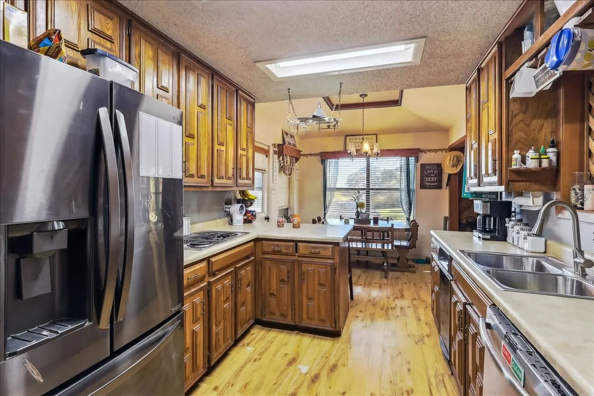 Farm For Sale in Denton County , 8123 Hilltop Road, Argyle, Texas 76226, 3 Bedroom, 2 Bathroom, Garage spaces, 2,014 Sqft, built in 1985, mls#21384537, Real Estate Agent in Argyle, Homes For Sale in Denton county, Homes For Sale in Argyle, Realtor in Argyle Texas, Real Estate Brokerage Independent Realty Texas, Luminita Cordes Realtor