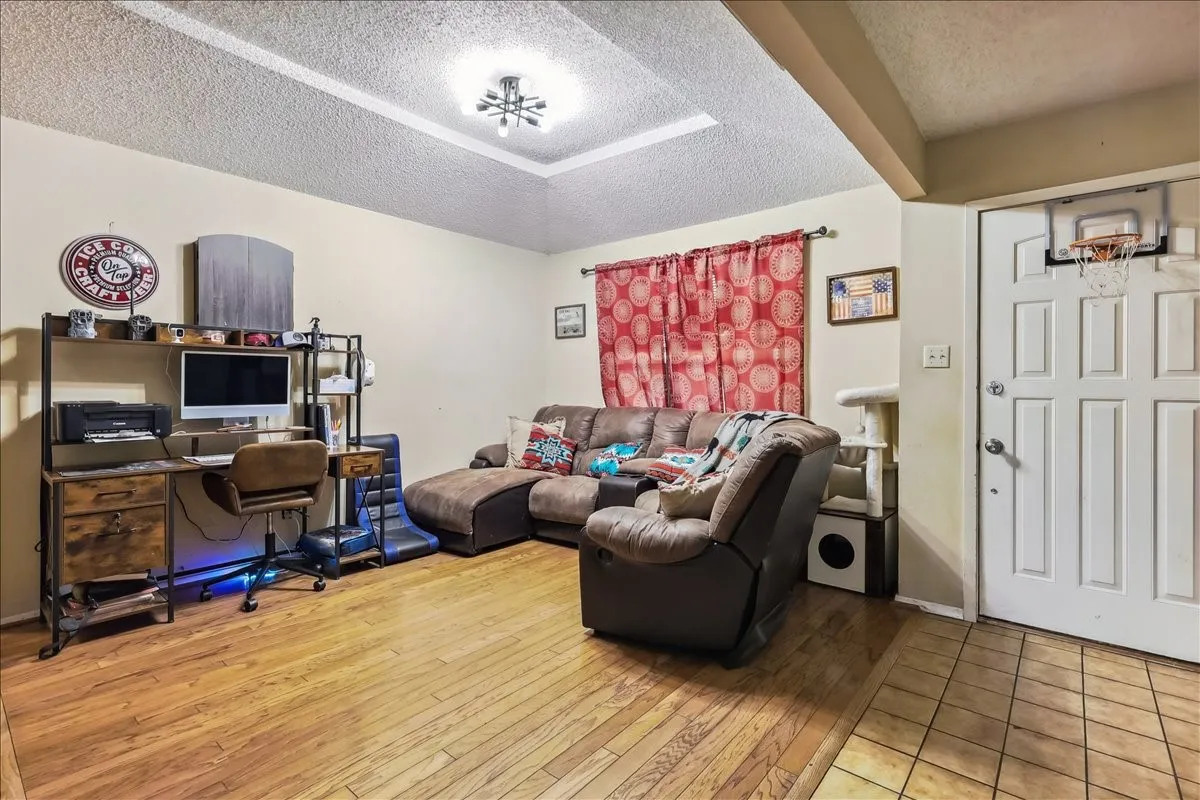 Farm For Sale in Denton County , 8123 Hilltop Road, Argyle, Texas 76226, 3 Bedroom, 2 Bathroom, Garage spaces, 2,014 Sqft, built in 1985, mls#21384537, Real Estate Agent in Argyle, Homes For Sale in Denton county, Homes For Sale in Argyle, Realtor in Argyle Texas, Real Estate Brokerage Independent Realty Texas, Luminita Cordes Realtor