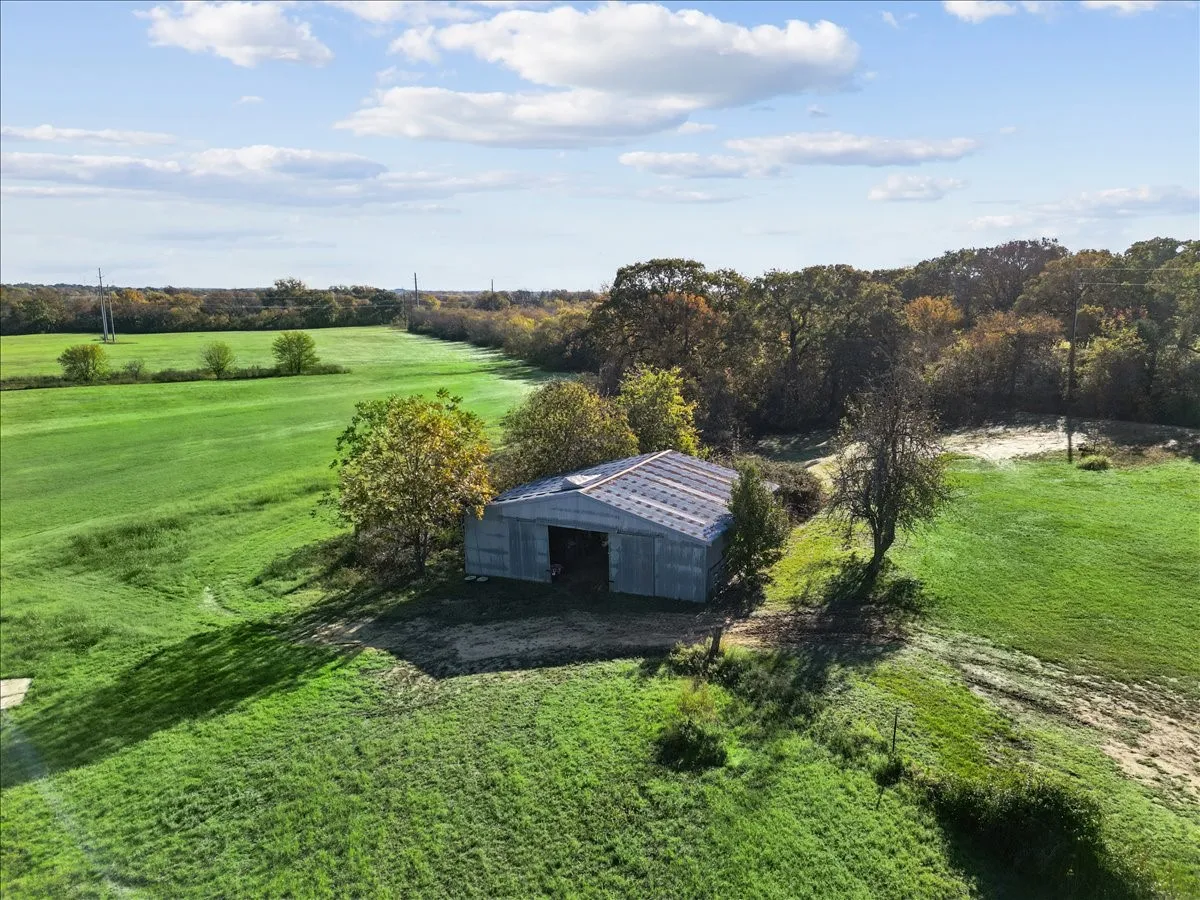 Farm For Sale in Denton County , 8123 Hilltop Road, Argyle, Texas 76226, 3 Bedroom, 2 Bathroom, Garage spaces, 2,014 Sqft, built in 1985, mls#21384537, Real Estate Agent in Argyle, Homes For Sale in Denton county, Homes For Sale in Argyle, Realtor in Argyle Texas, Real Estate Brokerage Independent Realty Texas, Luminita Cordes Realtor