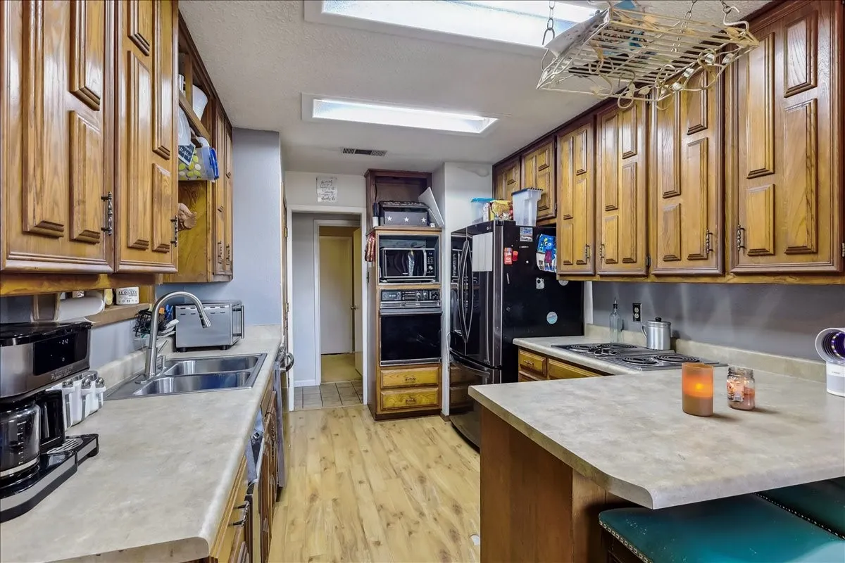 Farm For Sale in Denton County , 8123 Hilltop Road, Argyle, Texas 76226, 3 Bedroom, 2 Bathroom, Garage spaces, 2,014 Sqft, built in 1985, mls#21384537, Real Estate Agent in Argyle, Homes For Sale in Denton county, Homes For Sale in Argyle, Realtor in Argyle Texas, Real Estate Brokerage Independent Realty Texas, Luminita Cordes Realtor