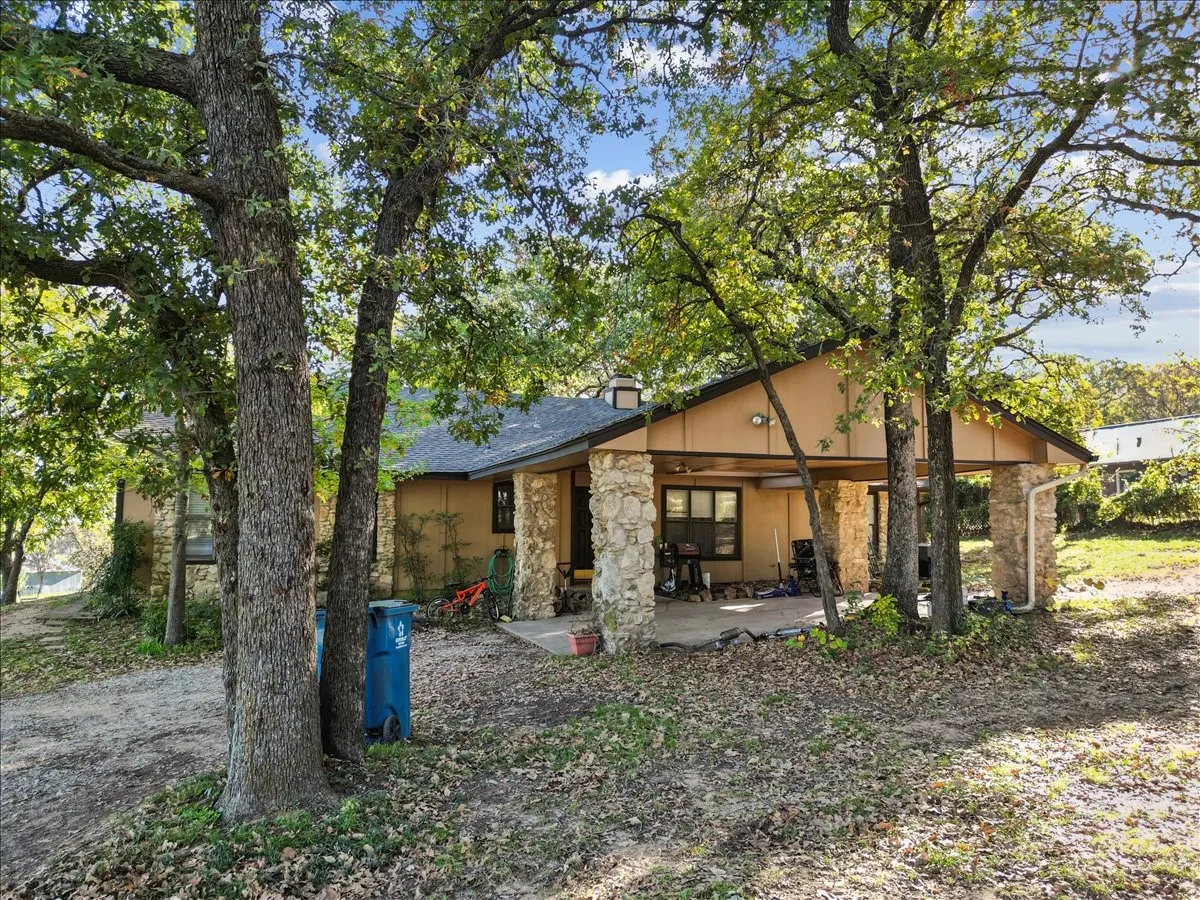 Farm For Sale in Denton County , 8123 Hilltop Road, Argyle, Texas 76226, 3 Bedroom, 2 Bathroom, Garage spaces, 2,014 Sqft, built in 1985, mls#21384537, Real Estate Agent in Argyle, Homes For Sale in Denton county, Homes For Sale in Argyle, Realtor in Argyle Texas, Real Estate Brokerage Independent Realty Texas, Luminita Cordes Realtor
