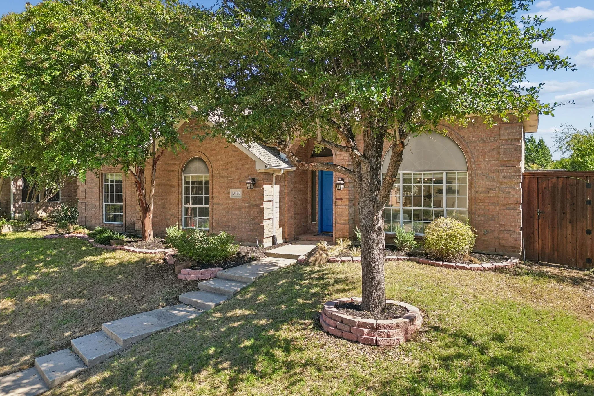 Single Family Residence For Sale in Denton County , 3700 Maywood Court, Carrollton, Texas 75007, 4 Bedroom, 3 Bathroom, 2 Garage spaces, 2,567 Sqft, built in 1992, mls#21384540, Real Estate Agent in Carrollton, Homes For Sale in Denton county, Homes For Sale in Carrollton, Realtor in Carrollton Texas, Real Estate Brokerage Independent Realty Texas, Luminita Cordes Realtor