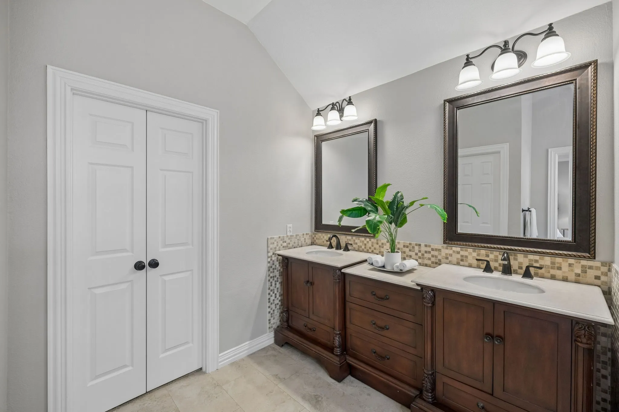 Single Family Residence For Sale in Denton County , 3700 Maywood Court, Carrollton, Texas 75007, 4 Bedroom, 3 Bathroom, 2 Garage spaces, 2,567 Sqft, built in 1992, mls#21384540, Real Estate Agent in Carrollton, Homes For Sale in Denton county, Homes For Sale in Carrollton, Realtor in Carrollton Texas, Real Estate Brokerage Independent Realty Texas, Luminita Cordes Realtor