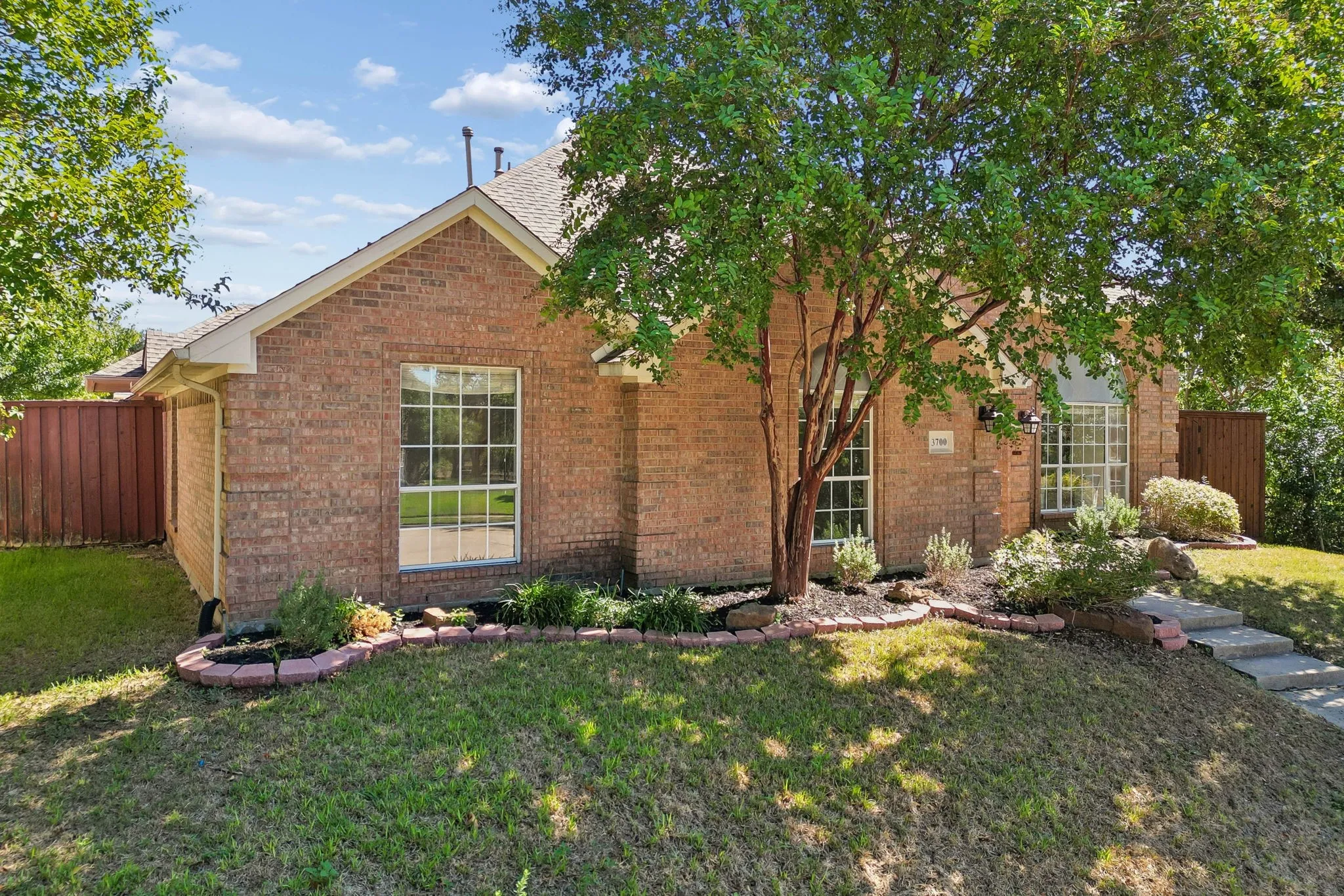 Single Family Residence For Sale in Denton County , 3700 Maywood Court, Carrollton, Texas 75007, 4 Bedroom, 3 Bathroom, 2 Garage spaces, 2,567 Sqft, built in 1992, mls#21384540, Real Estate Agent in Carrollton, Homes For Sale in Denton county, Homes For Sale in Carrollton, Realtor in Carrollton Texas, Real Estate Brokerage Independent Realty Texas, Luminita Cordes Realtor